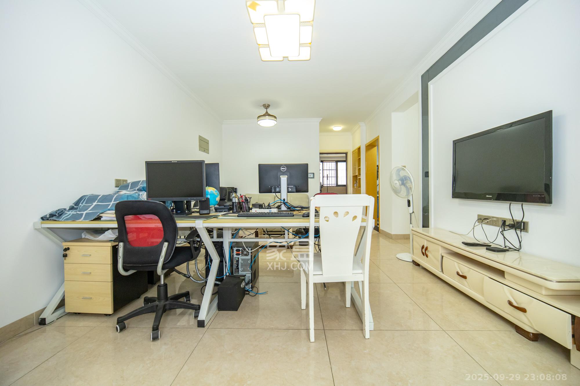 金科时代中心 3室2厅1卫 55.8万 金科时代中心 3室2厅1卫 55.8万客厅