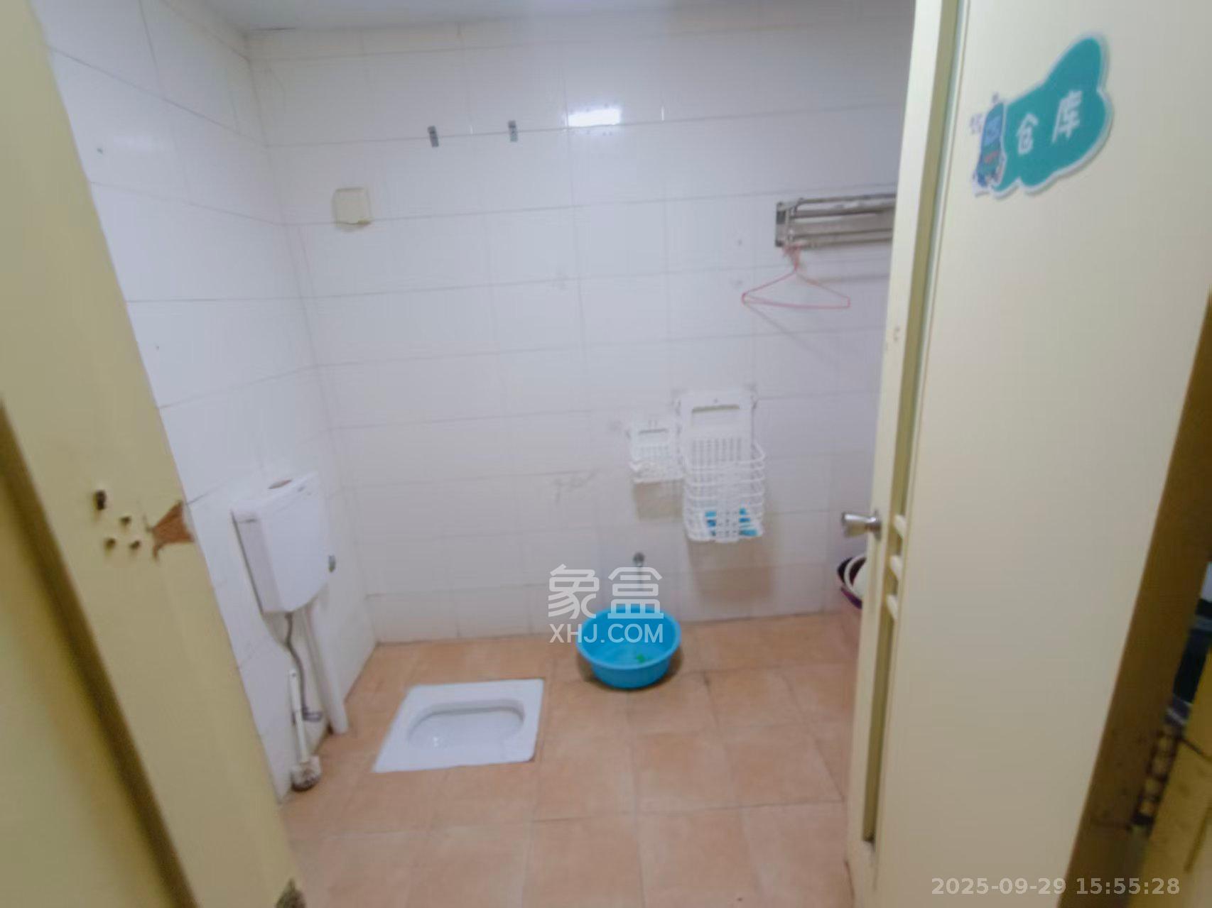 阳光100一期、四五期  4室2厅2卫    3000.0元/月室内图