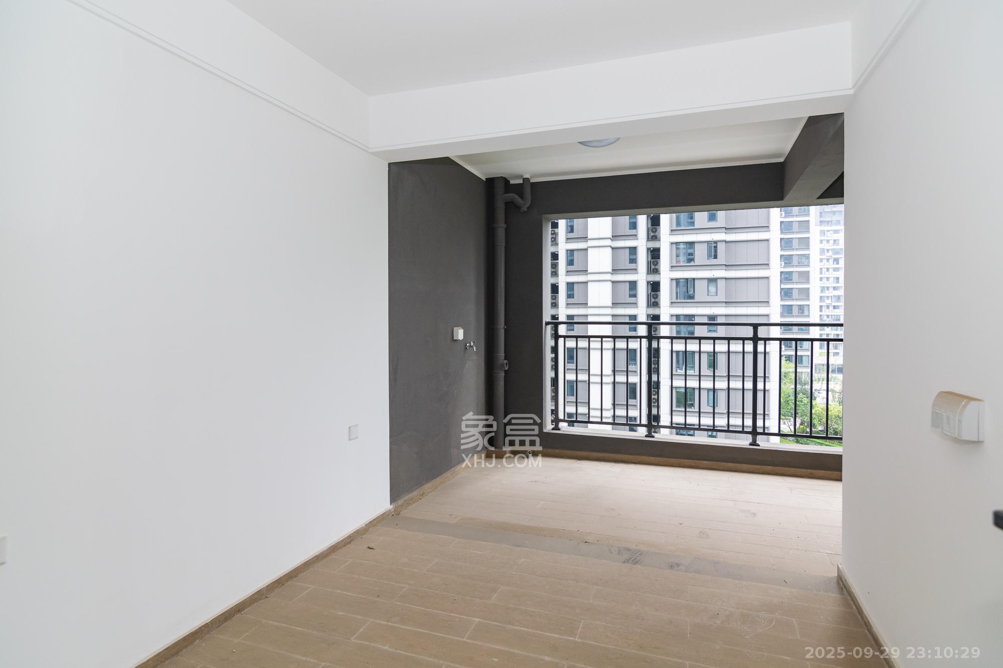 越秀湘江星汇城三期 4室2厅3卫 198.0万 越秀湘江星汇城三期 4室2厅3卫 198.0万卧室