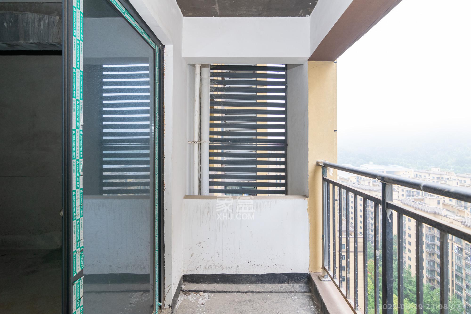 澳海谷山府 3室2厅1卫 70.0万 澳海谷山府 3室2厅1卫 70.0万阳台