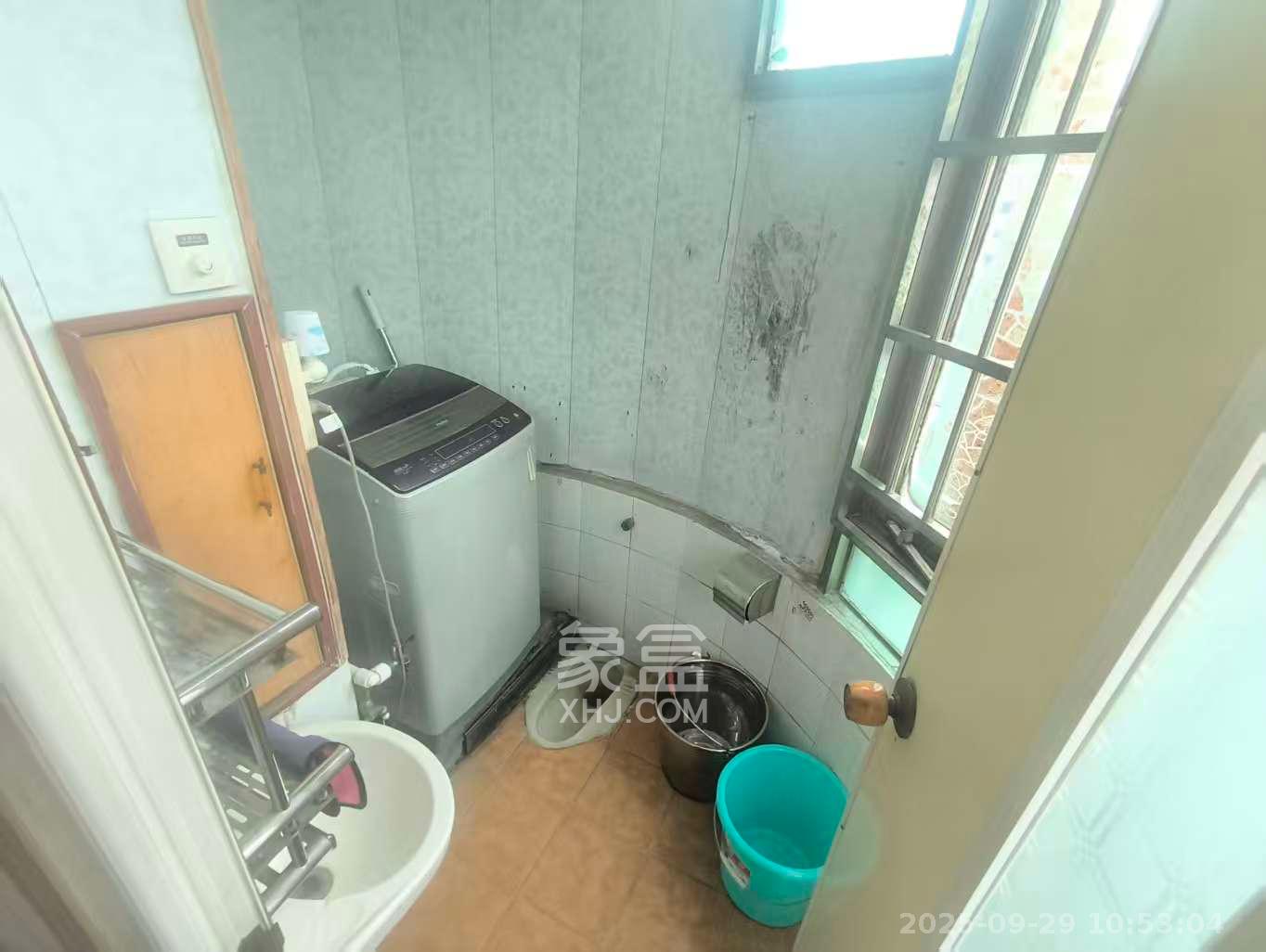 小瀛洲13号小区  4室2厅2卫    2500.0元/月室内图