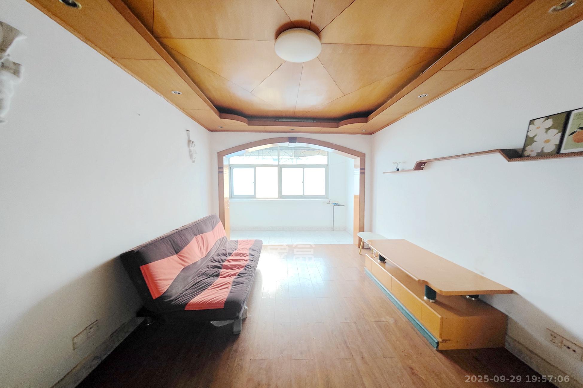 金沙园小区 2室2厅1卫 35.0万 金沙园小区 2室2厅1卫 35.0万客厅