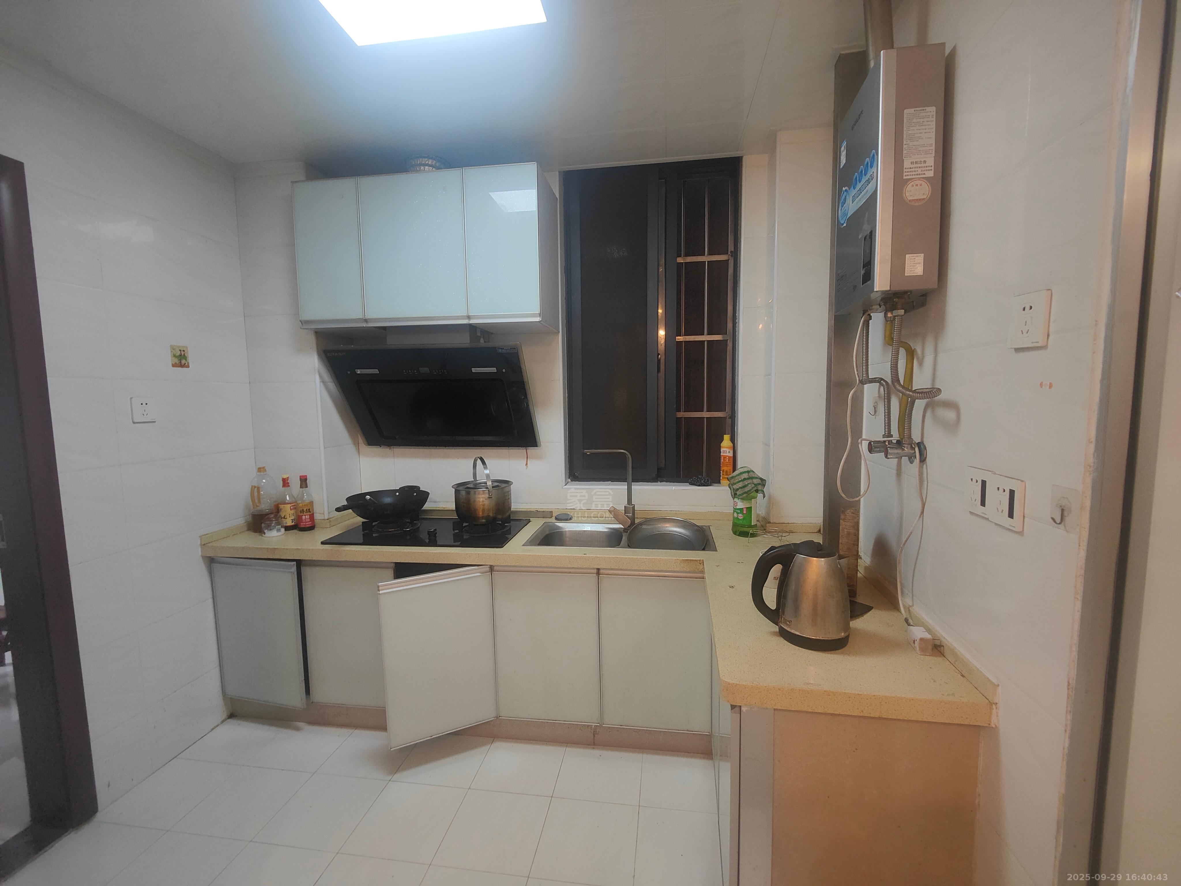 尚格名城香榭丽舍 3室2厅1卫 1200.0元/月 尚格名城香榭丽舍 3室2厅1卫 1200.0元/月室内图