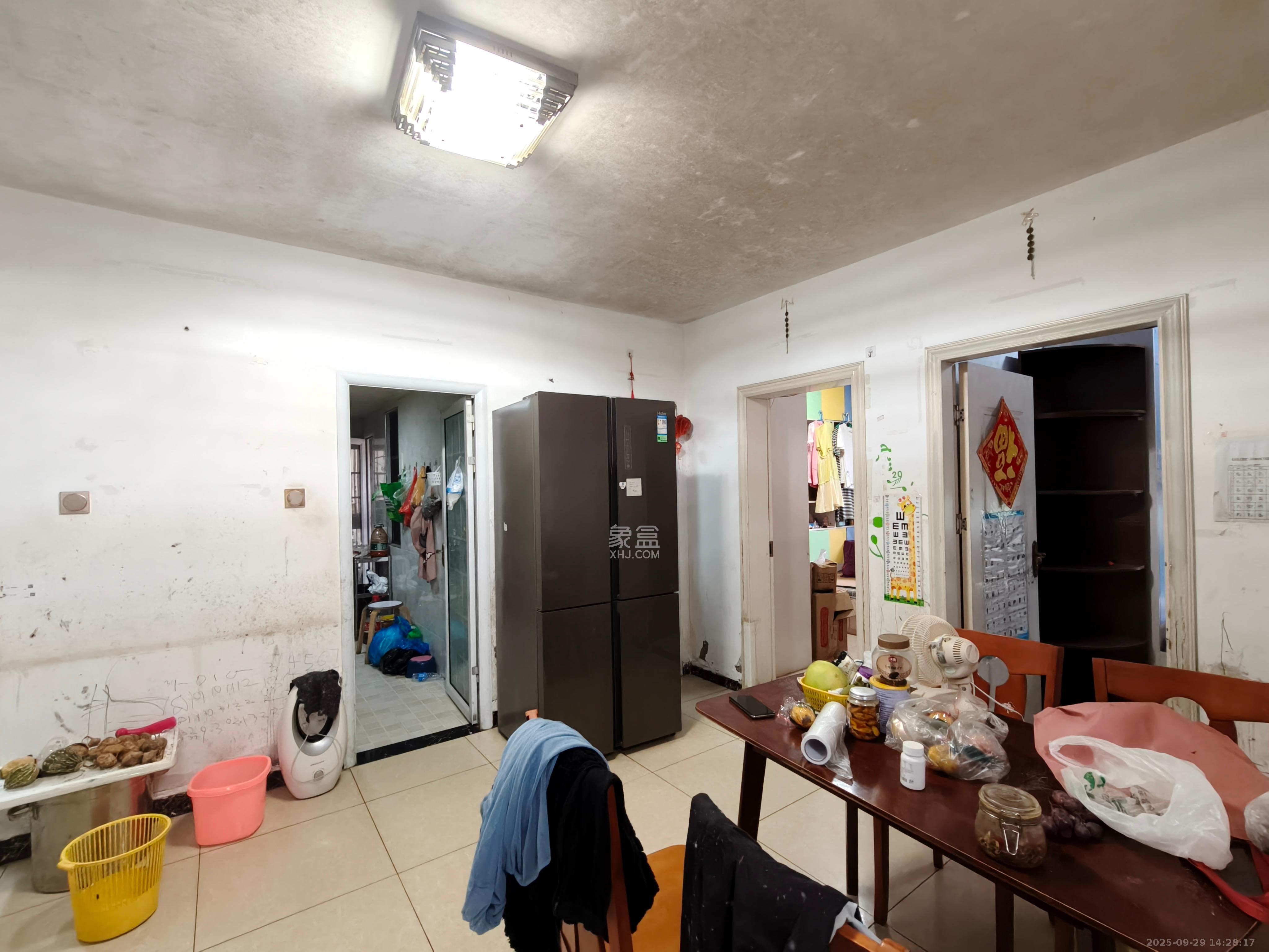 星湖湾一期高层  3室2厅1卫    2200.0元/月室内图