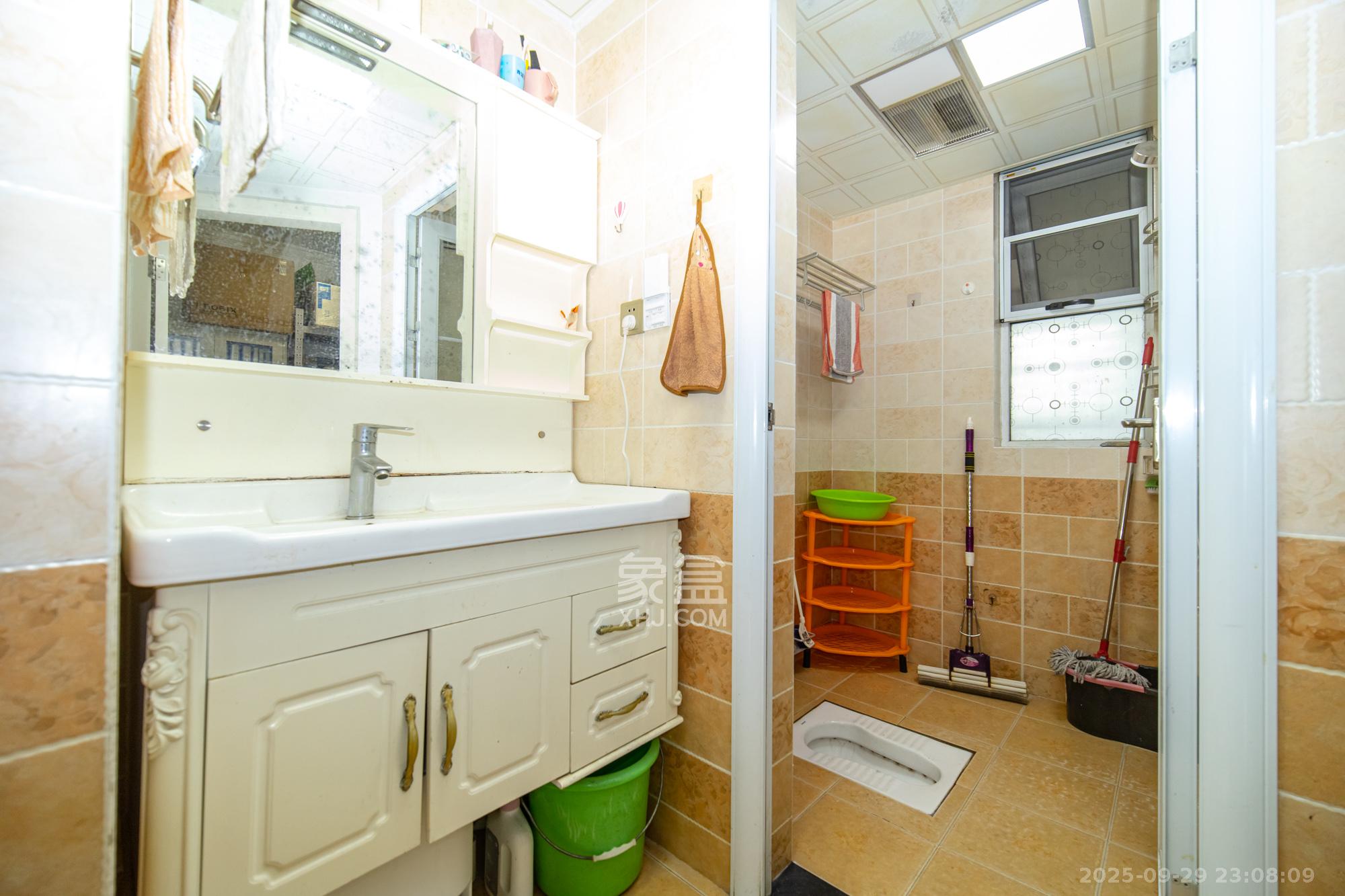 金科时代中心 3室2厅1卫 55.8万 金科时代中心 3室2厅1卫 55.8万卫生间