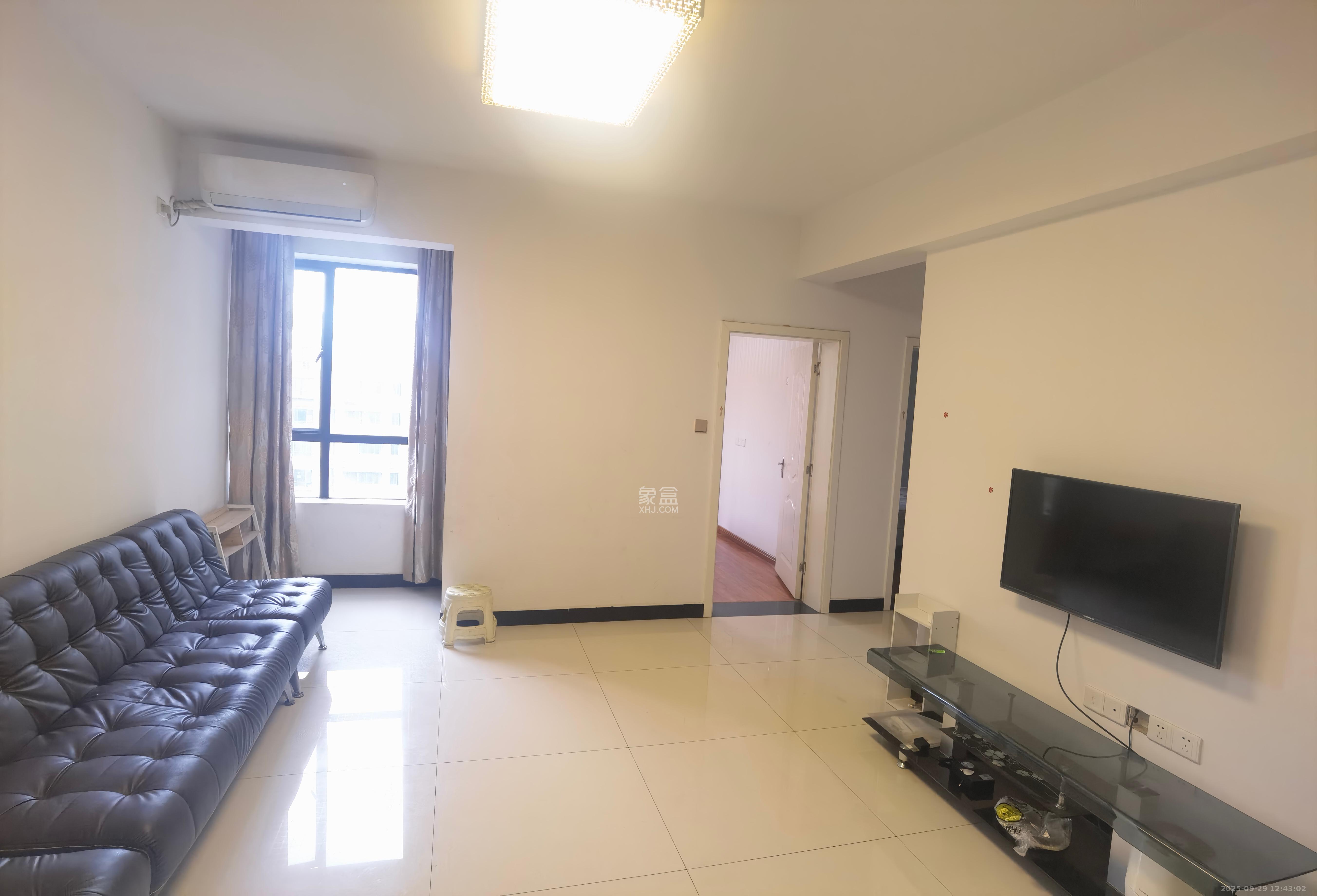 百纳广场(百纳公寓) 2室2厅1卫 2500.0元/月 百纳广场(百纳公寓) 2室2厅1卫 2500.0元/月室内图