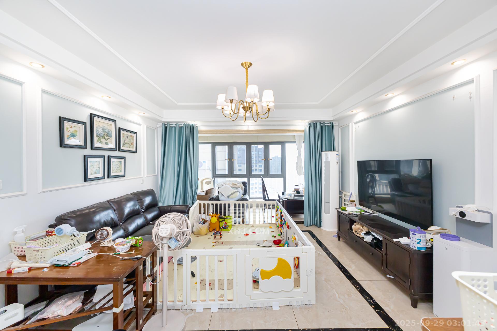 润和滨江府  4室2厅2卫    142.0万客厅