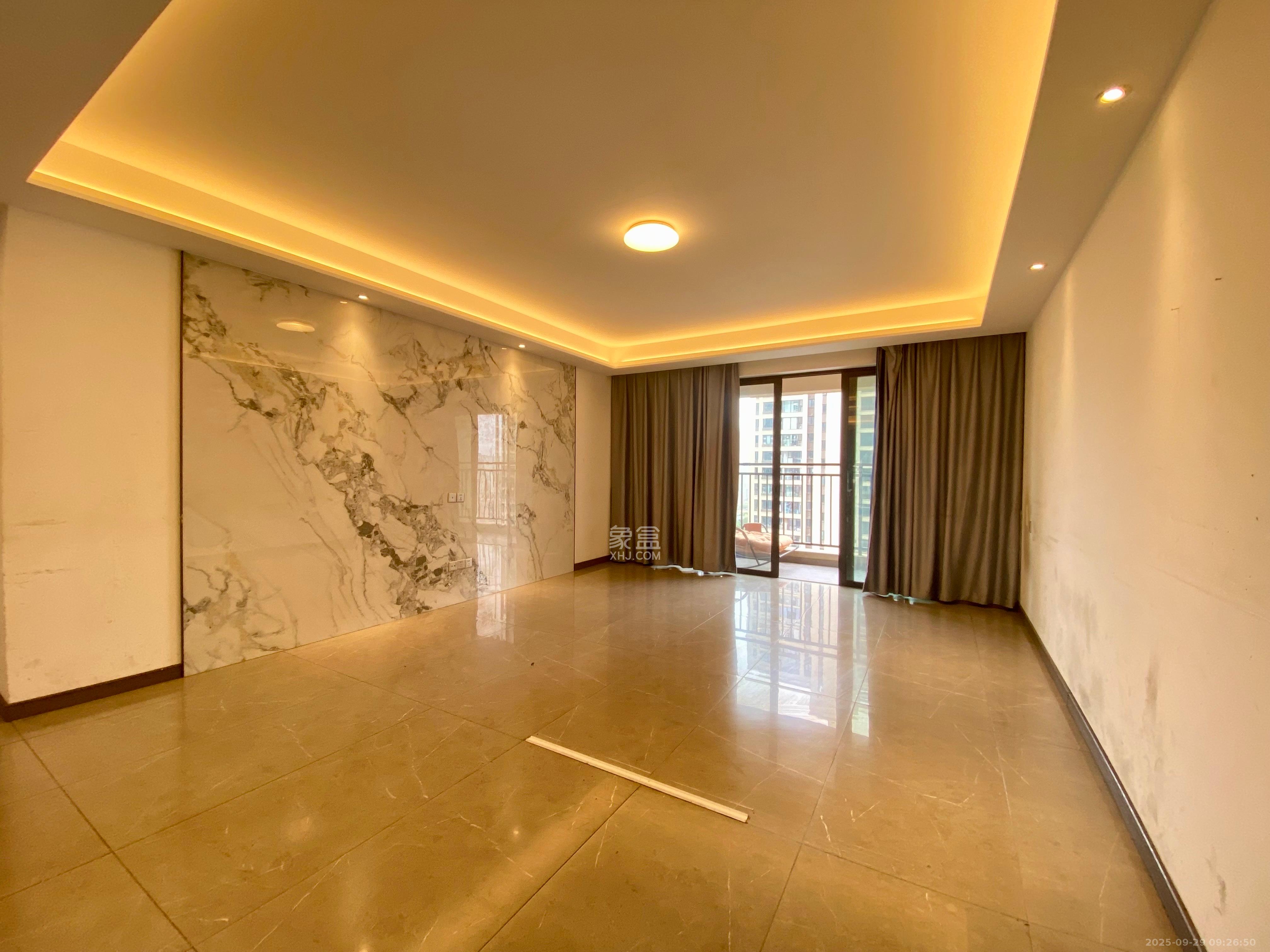 龙湖春江天玺 4室2厅2卫 4000.0元/月 龙湖春江天玺 4室2厅2卫 4000.0元/月室内图