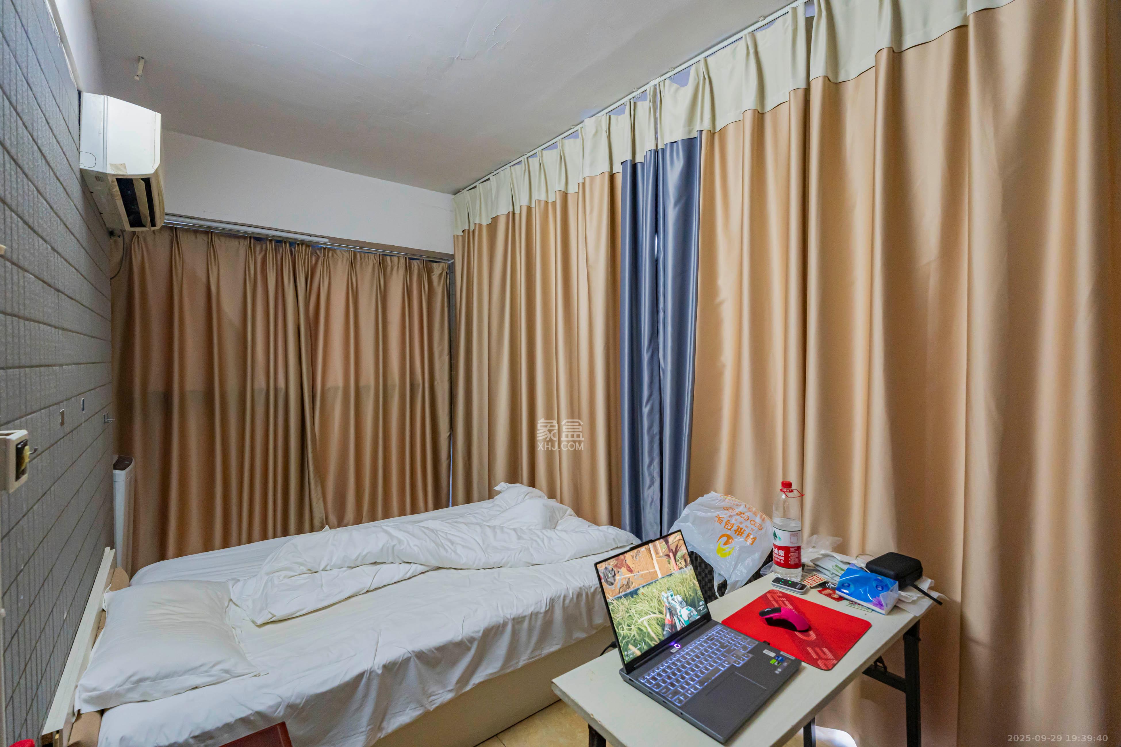 名富公寓 1室1厅1卫 30.0万 名富公寓 1室1厅1卫 30.0万卧室