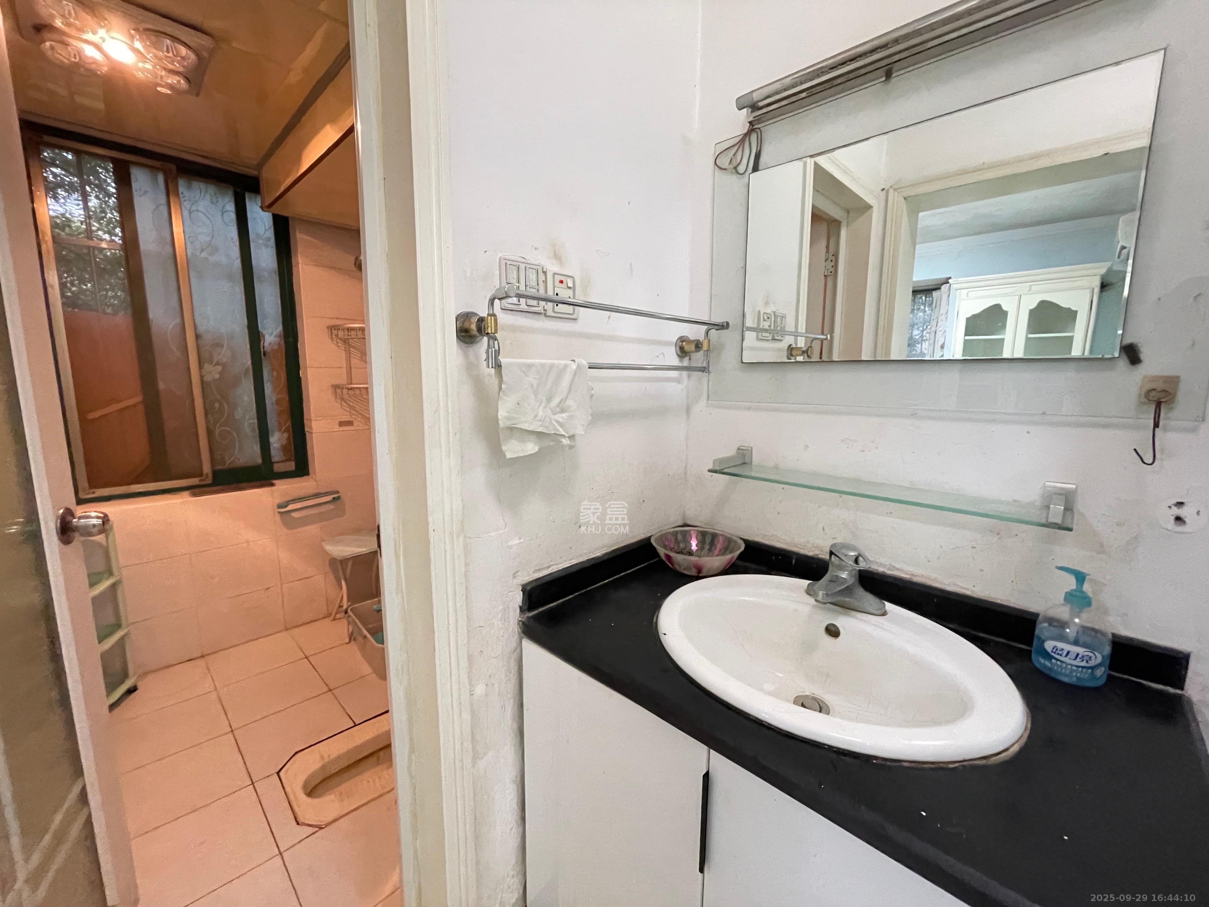 东方新城 2室1厅1卫 2400.0元/月 东方新城 2室1厅1卫 2400.0元/月室内图