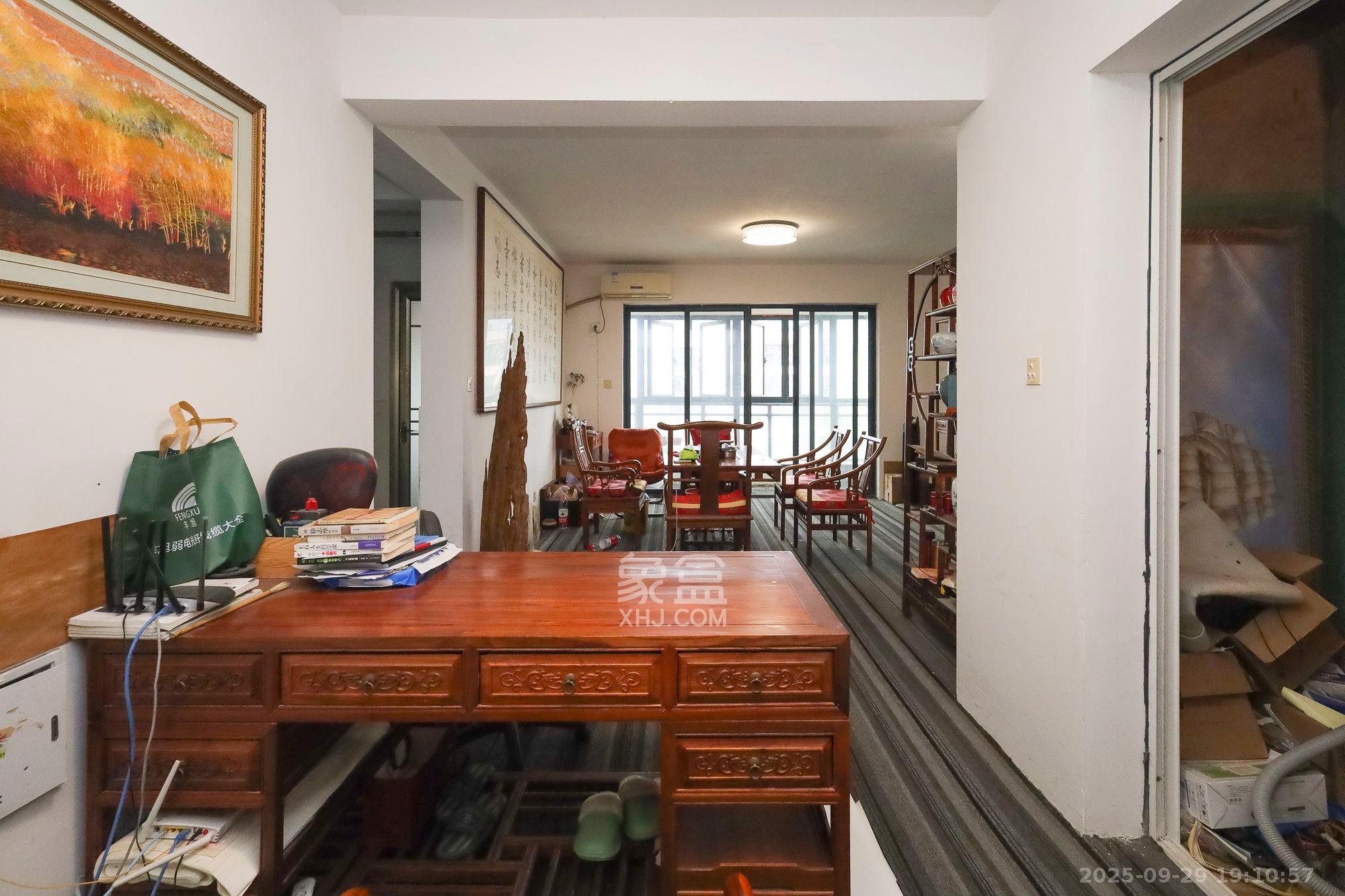 奥克斯广场  3室2厅2卫    2900.0元/月室内图