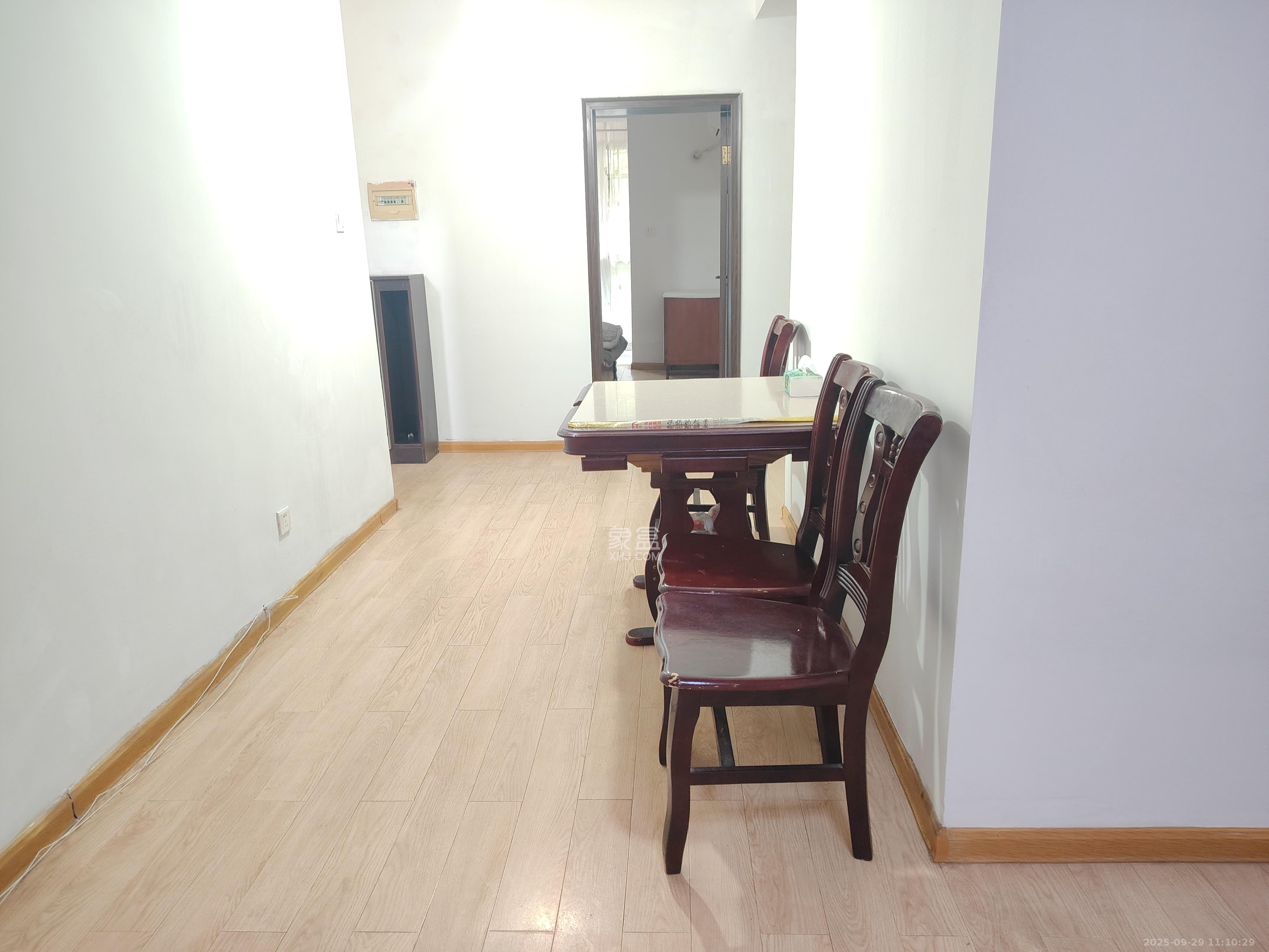 好家园  2室2厅1卫    1500.0元/月室内图