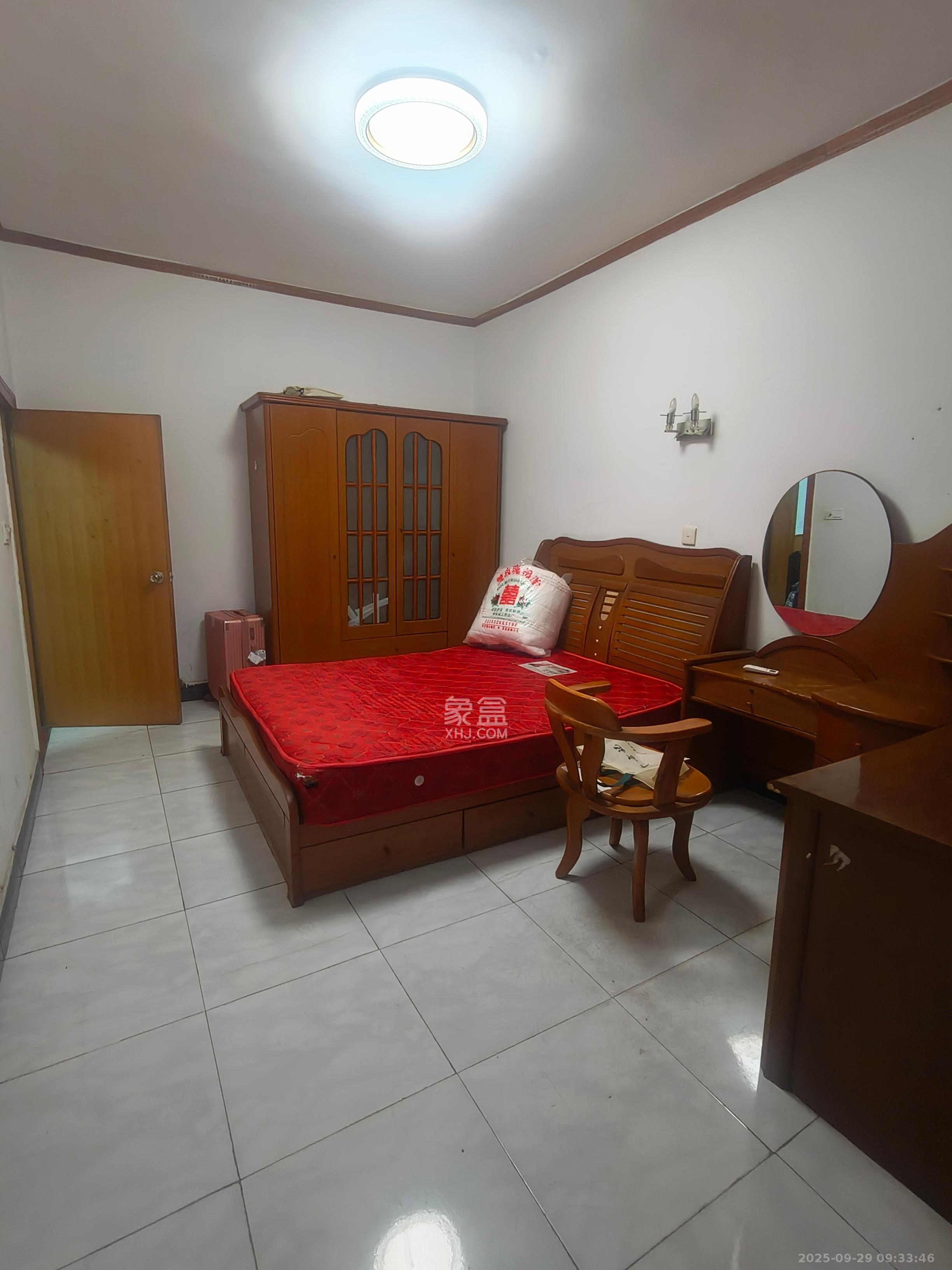 市直属机关宿舍 3室1厅1卫 1400.0元/月 市直属机关宿舍 3室1厅1卫 1400.0元/月室内图