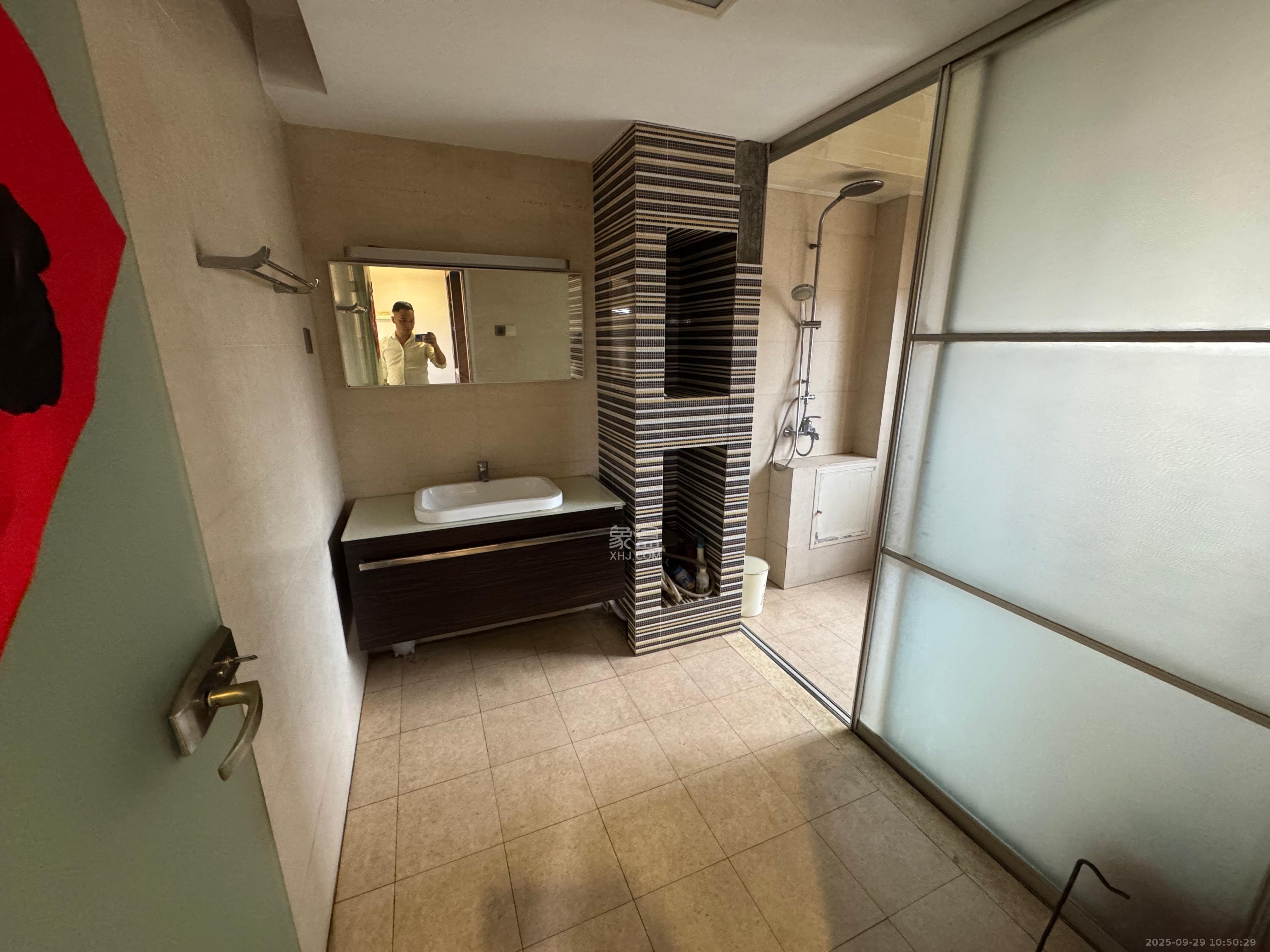 丽景新贵 4室2厅2卫 4500.0元/月 丽景新贵 4室2厅2卫 4500.0元/月室内图