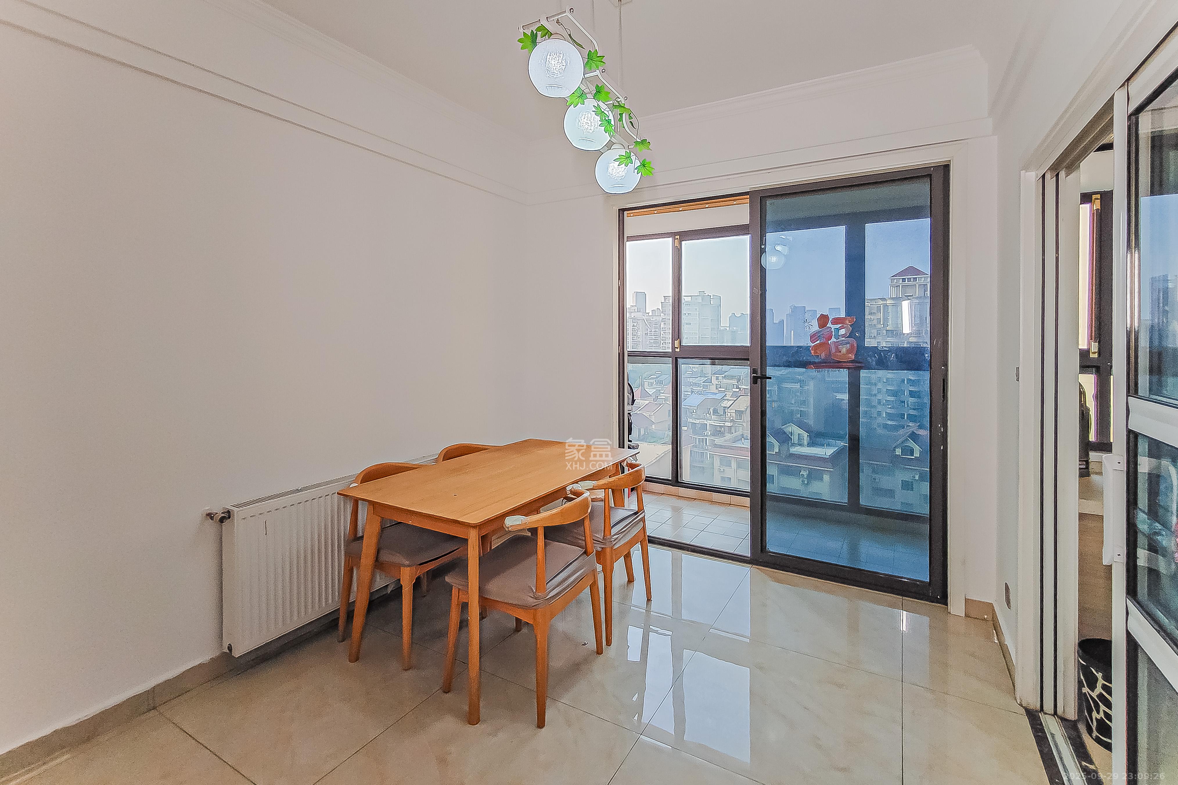 通用时代国际社区 3室2厅2卫 158.0万 通用时代国际社区 3室2厅2卫 158.0万客厅