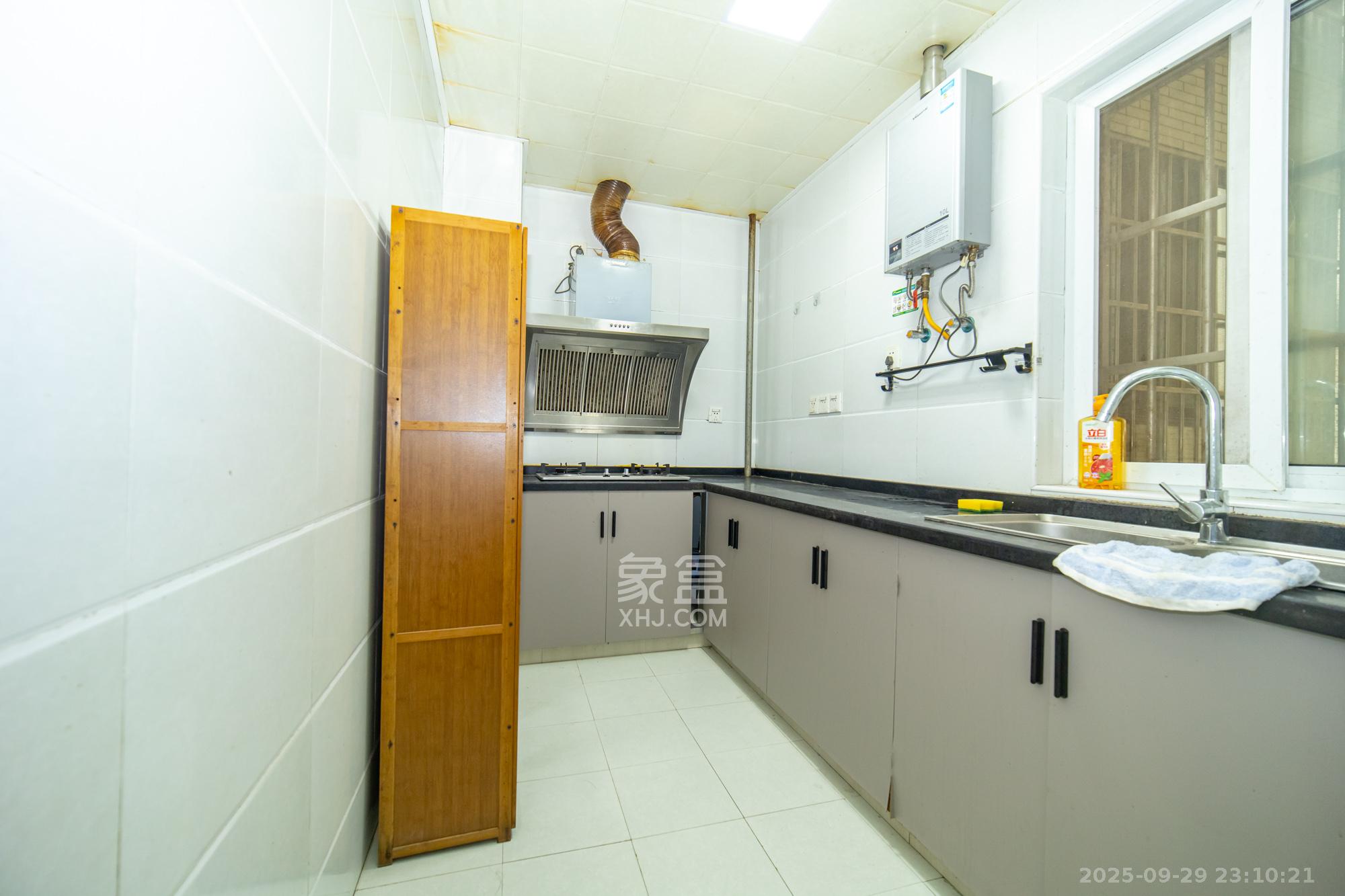 楚天世纪城东苑 2室2厅1卫 49.5万 楚天世纪城东苑 2室2厅1卫 49.5万厨房