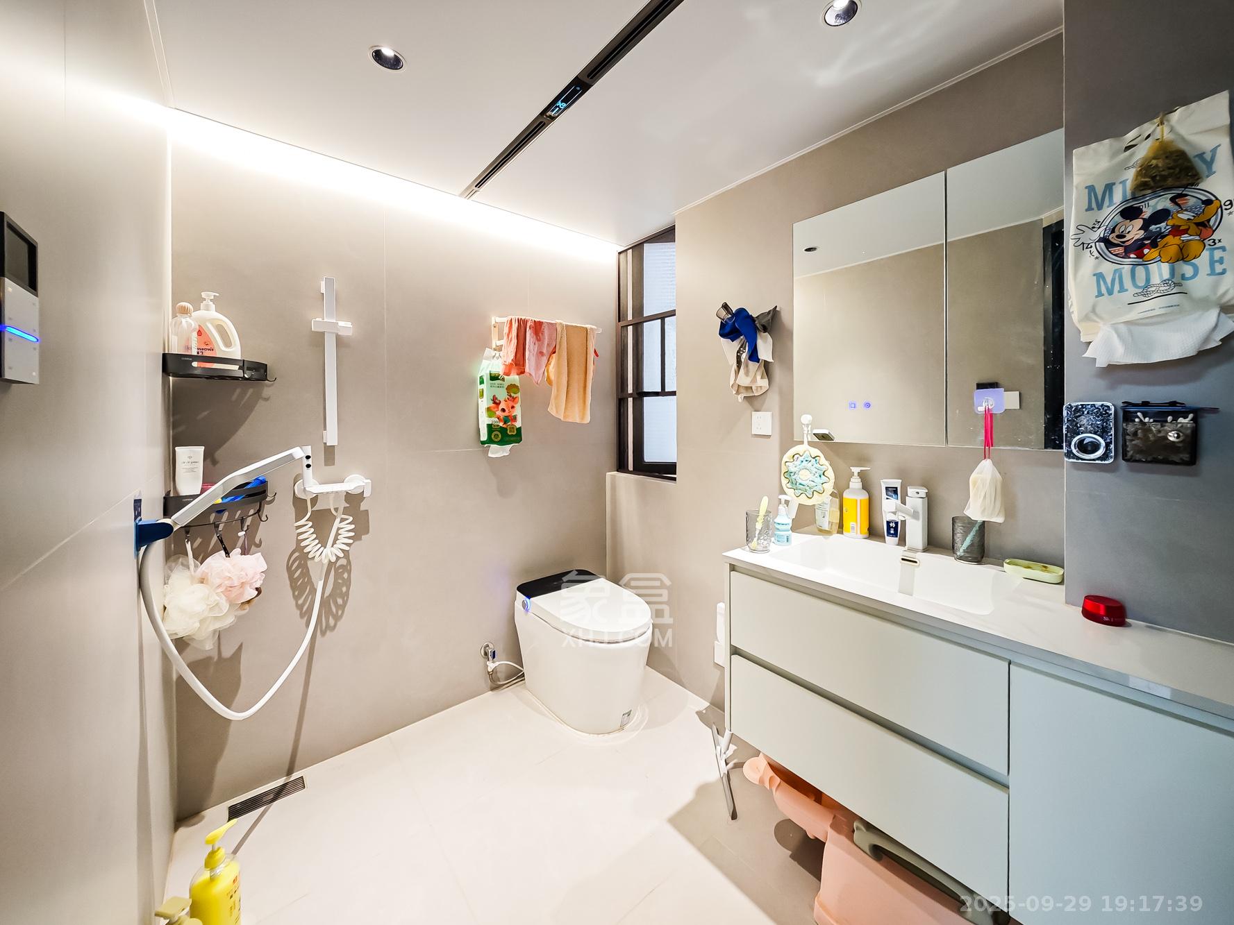 恒基旭辉湖山赋 3室2厅2卫 136.0万 恒基旭辉湖山赋 3室2厅2卫 136.0万卫生间