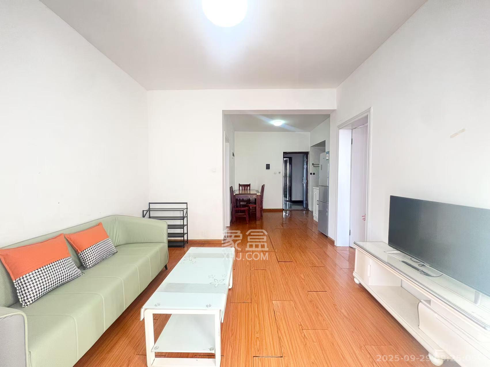 荣盛花语馨苑 2室2厅1卫 2100.0元/月 荣盛花语馨苑 2室2厅1卫 2100.0元/月室内图