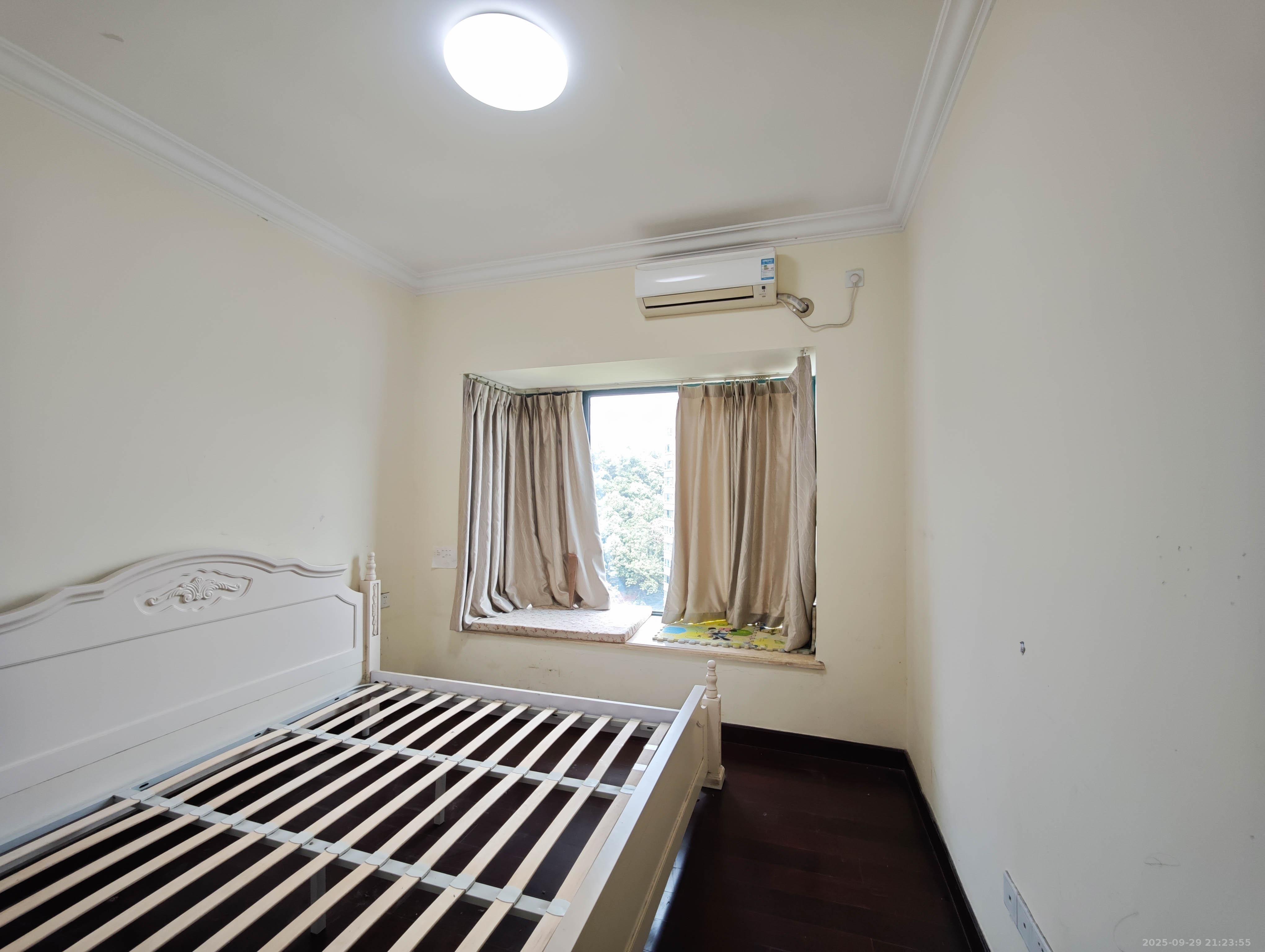 恒大城 5室2厅3卫 128.0万 恒大城 5室2厅3卫 128.0万卧室