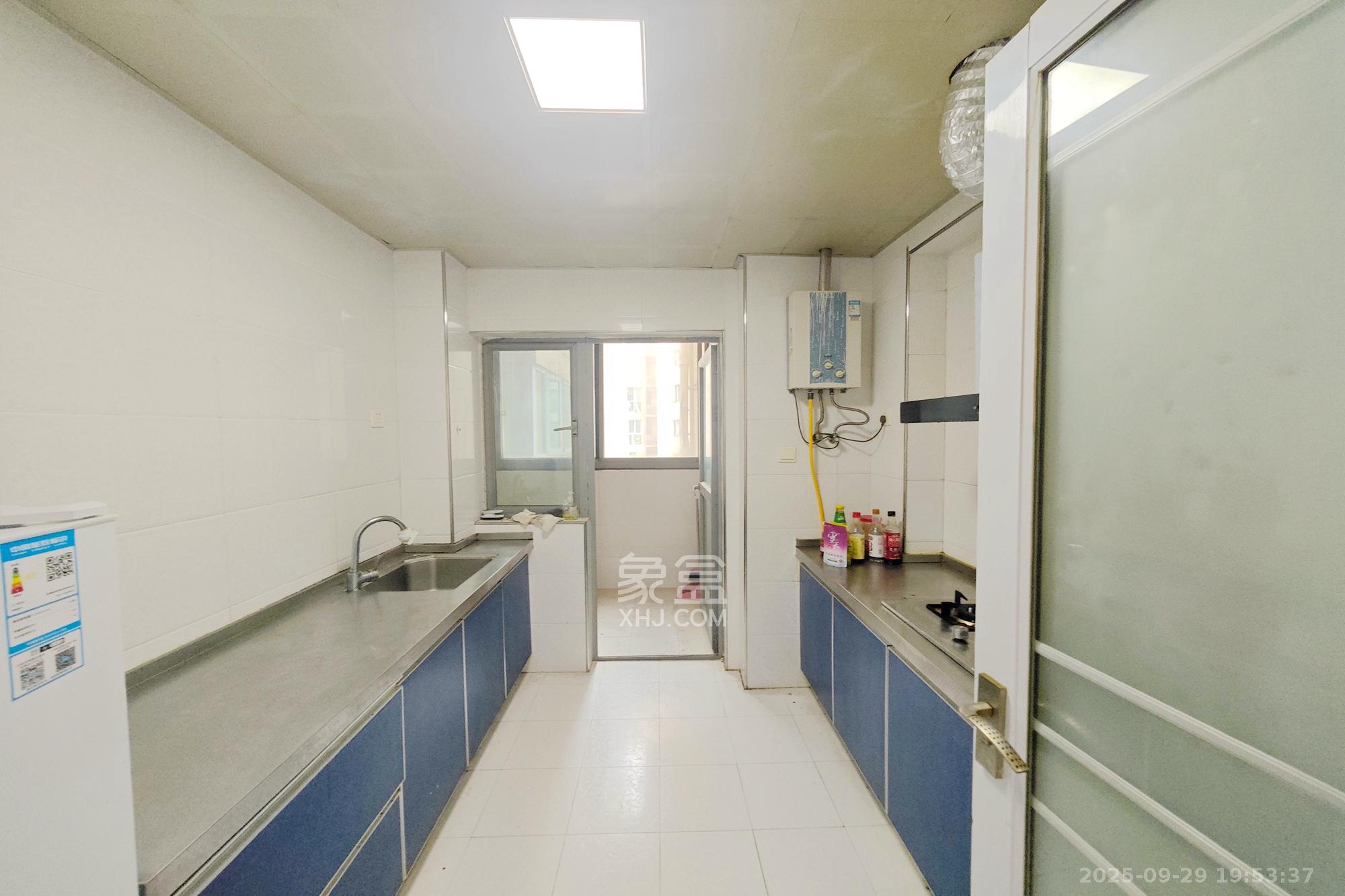 新城新世界一二三期 2室1厅1卫 76.0万 新城新世界一二三期 2室1厅1卫 76.0万厨房