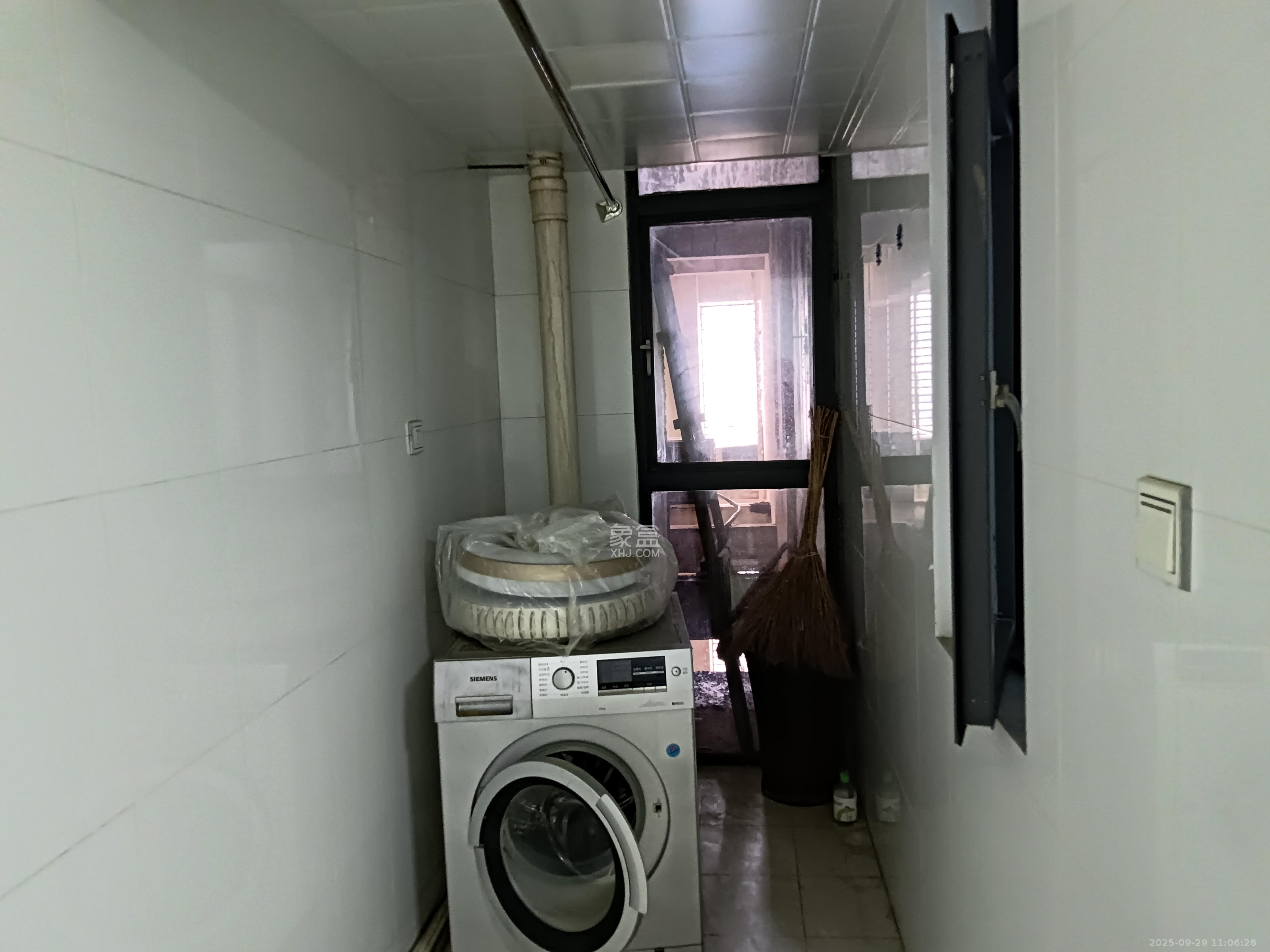 新时代广场 1室2厅1卫 3000.0元/月 新时代广场 1室2厅1卫 3000.0元/月室内图