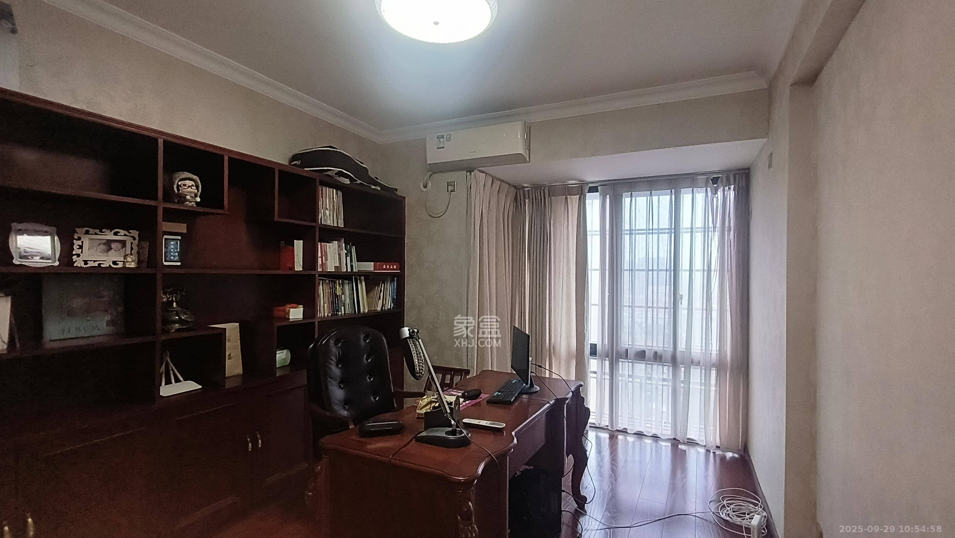 东岸梅园小区 4室2厅2卫 3500.0元/月 东岸梅园小区 4室2厅2卫 3500.0元/月室内图