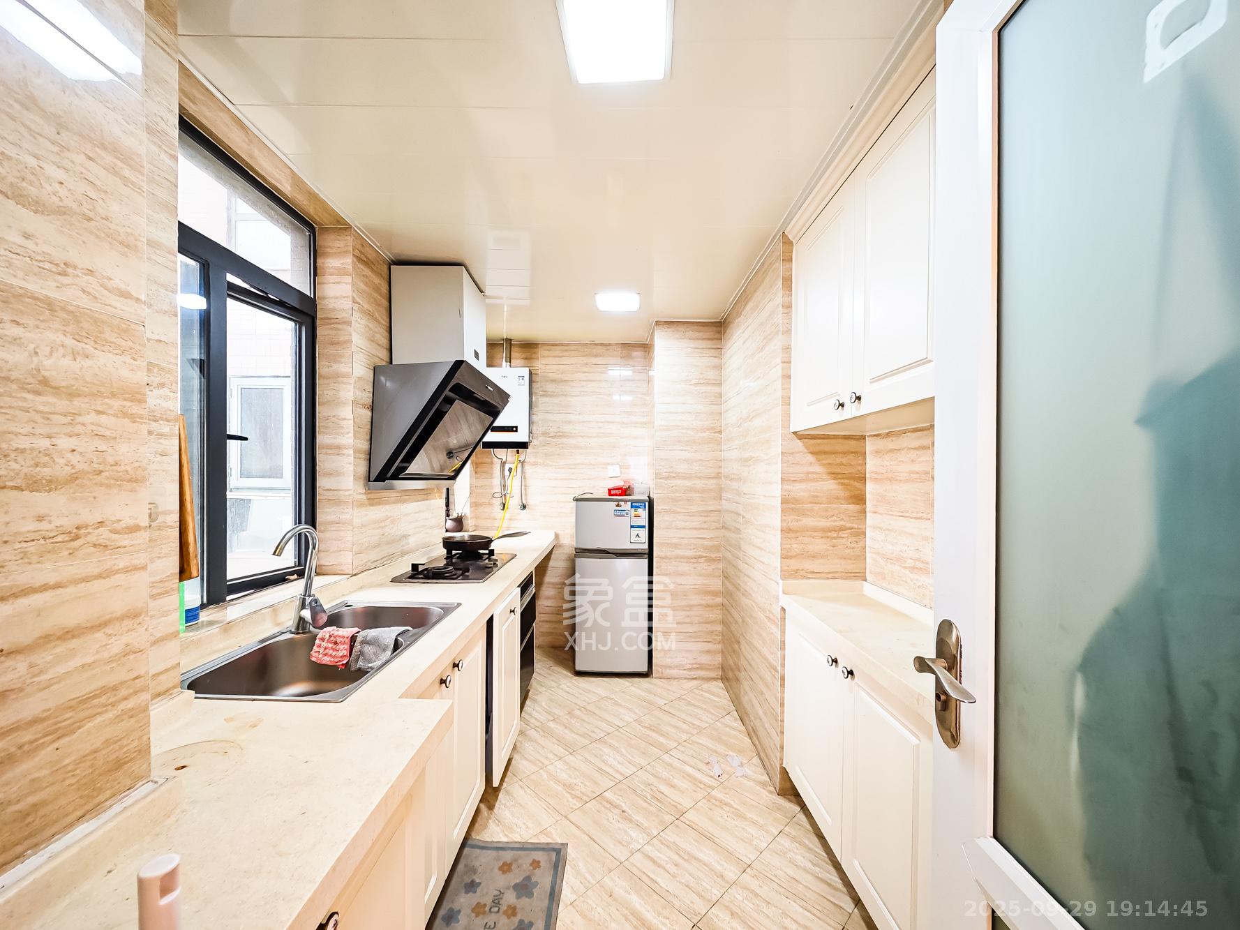 双湾国际（湘江御景花园）  2室2厅2卫    70.0万厨房