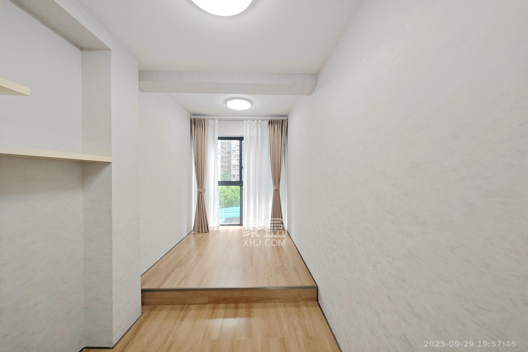 万博汇 2室1厅1卫 68.0万 万博汇 2室1厅1卫 68.0万客厅