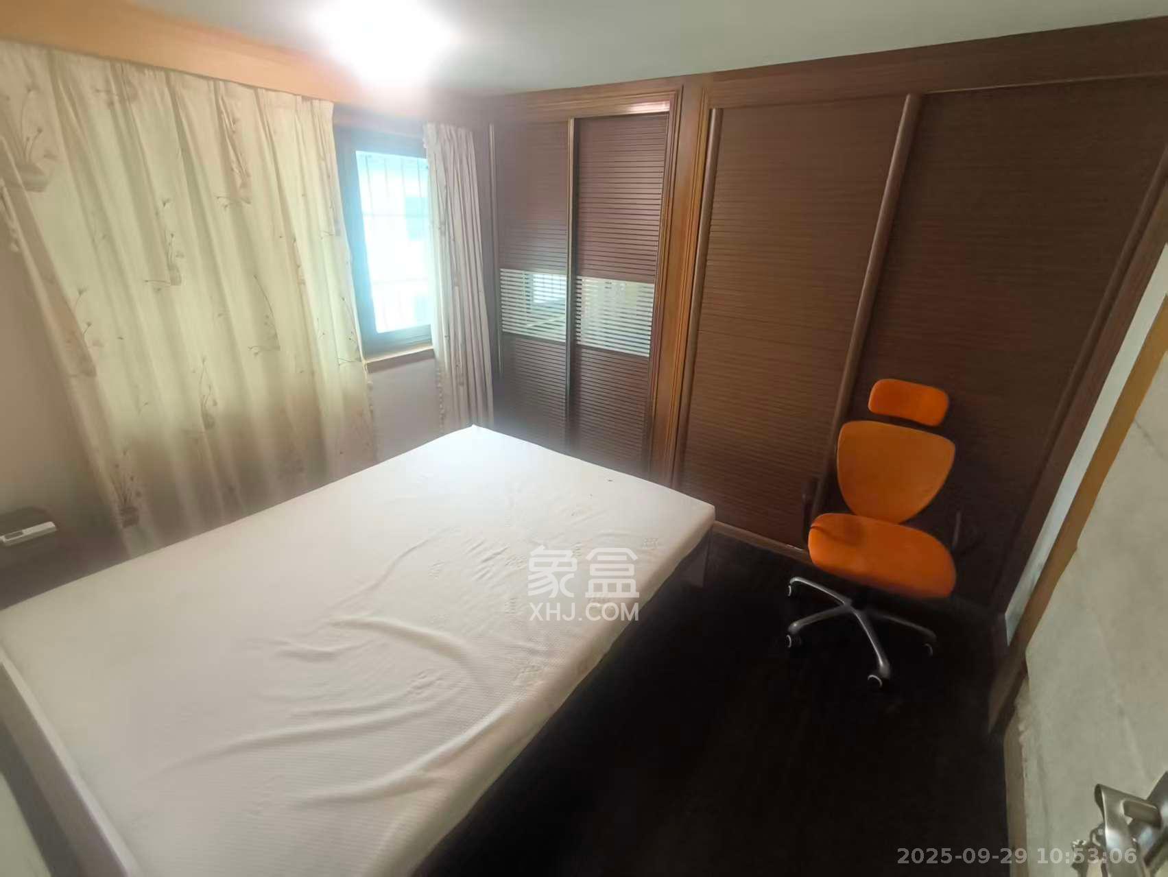 小瀛洲13号小区  4室2厅2卫    2500.0元/月室内图