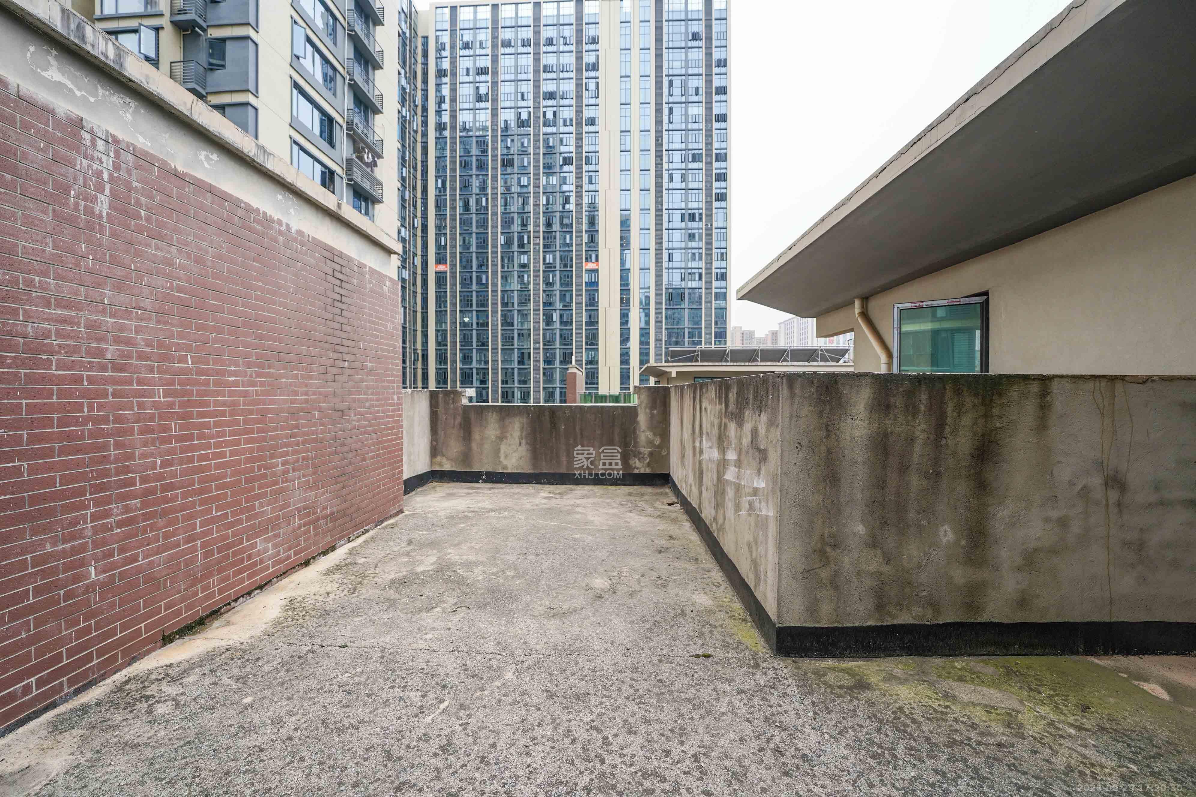 海伦堡爱ME城市 6室3厅3卫 228.0万 海伦堡爱ME城市 6室3厅3卫 228.0万阳台