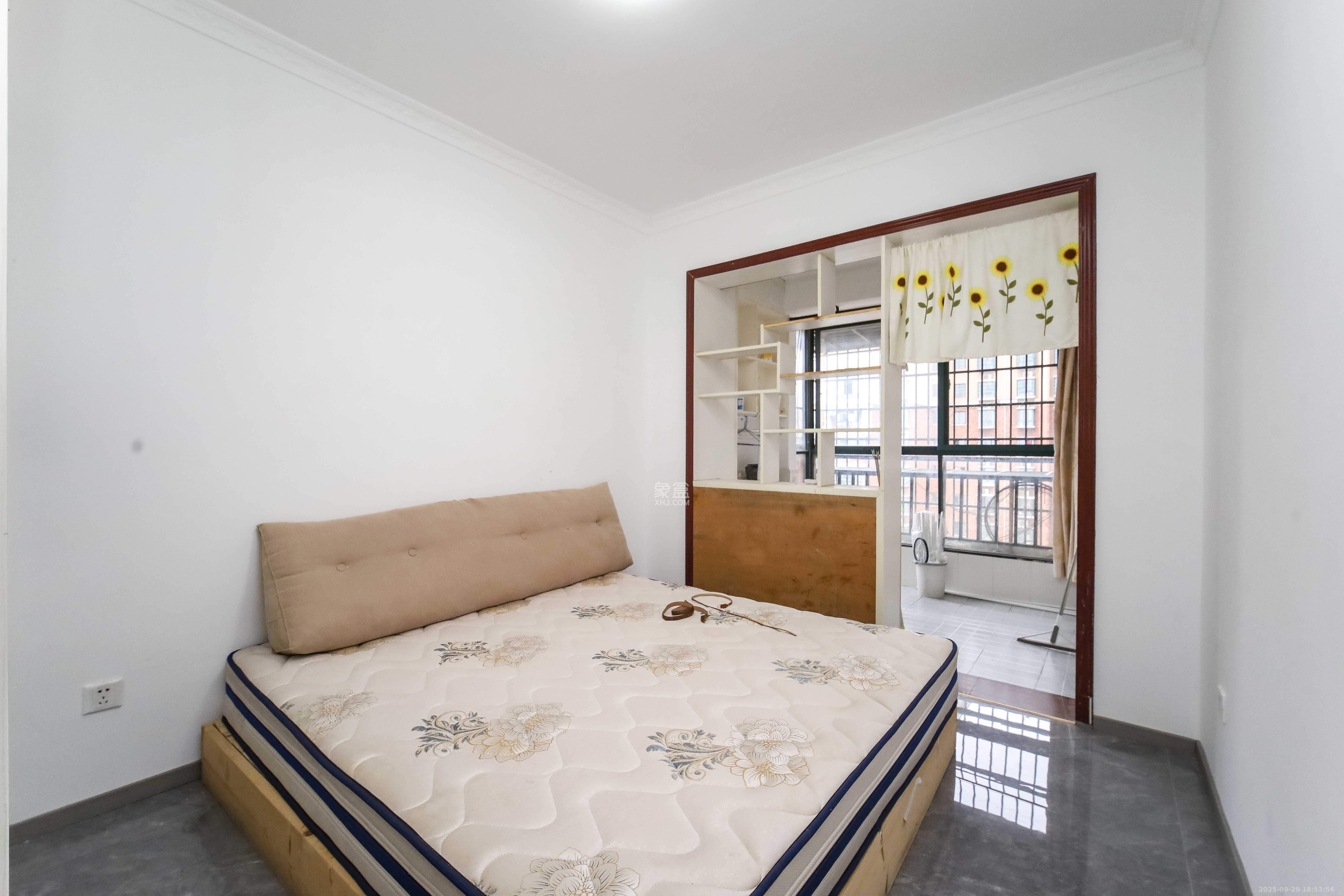 东玺门  3室2厅1卫    75.8万 东玺门  3室2厅1卫    75.8万卧室