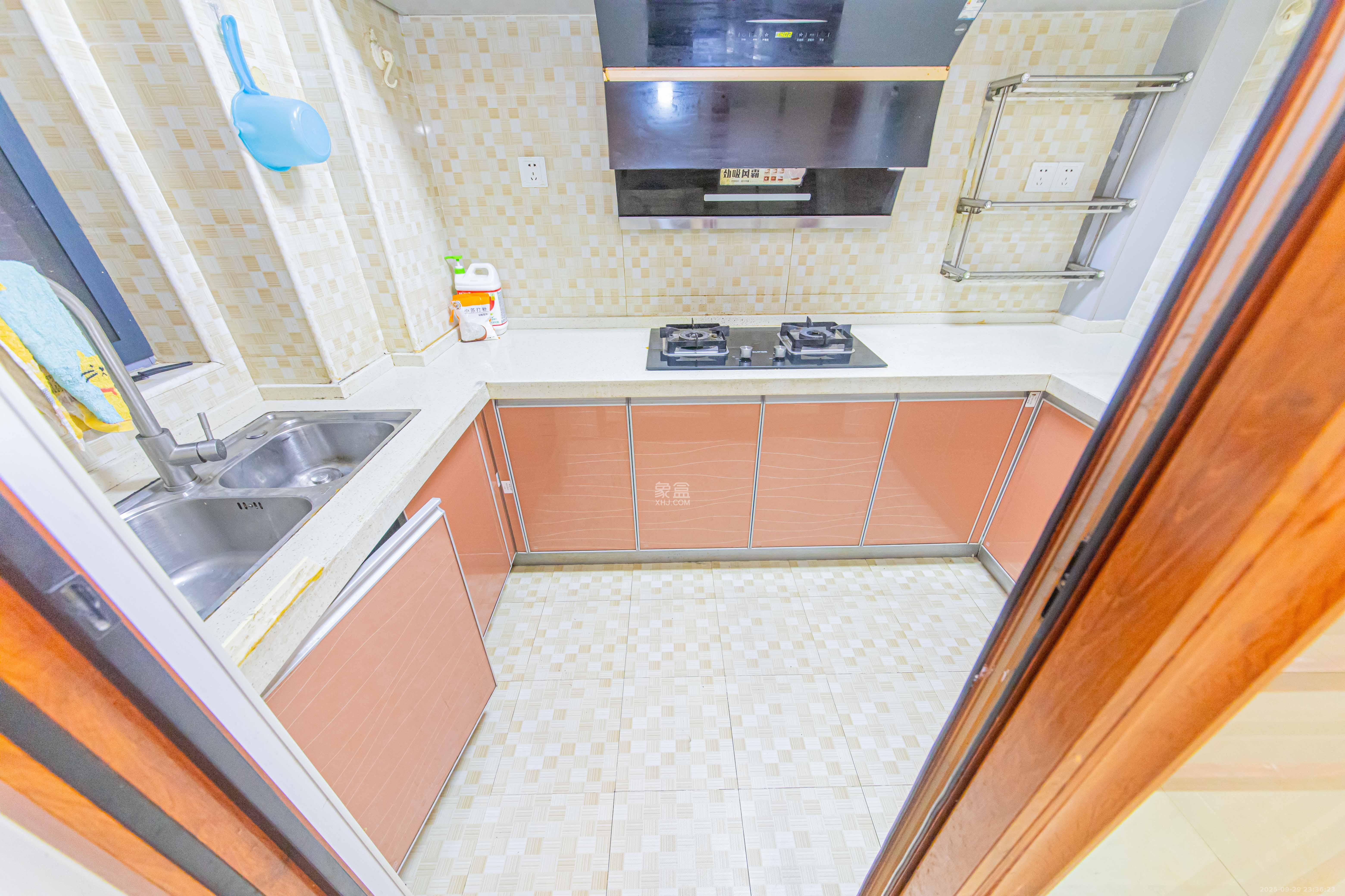 夏威夷碧水春城(碧桂园城市花园)  3室2厅1卫    88.0万 夏威夷碧水春城(碧桂园城市花园)  3室2厅1卫    88.0万厨房