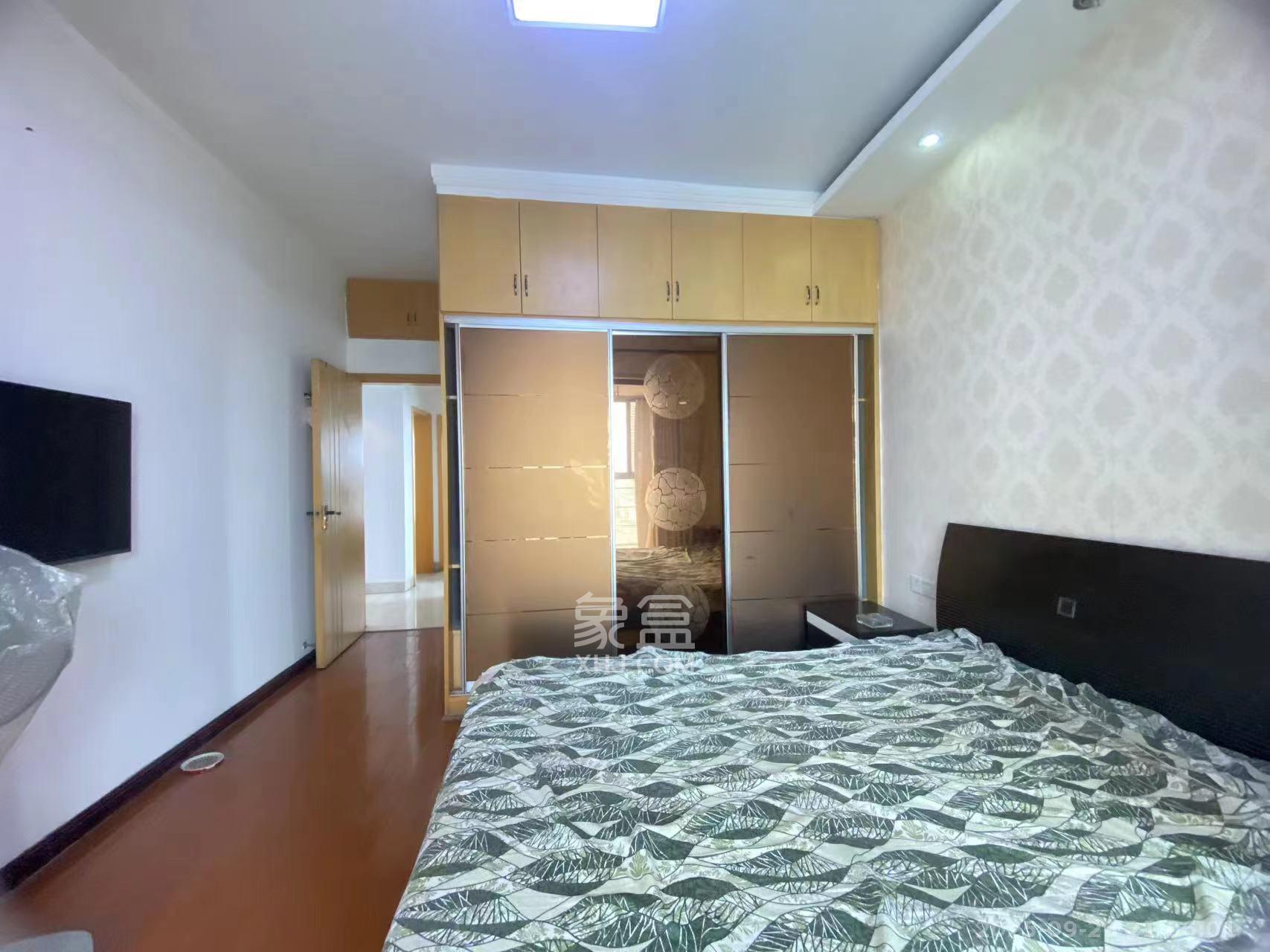 银港水晶城  3室2厅2卫    2600.0元/月室内图