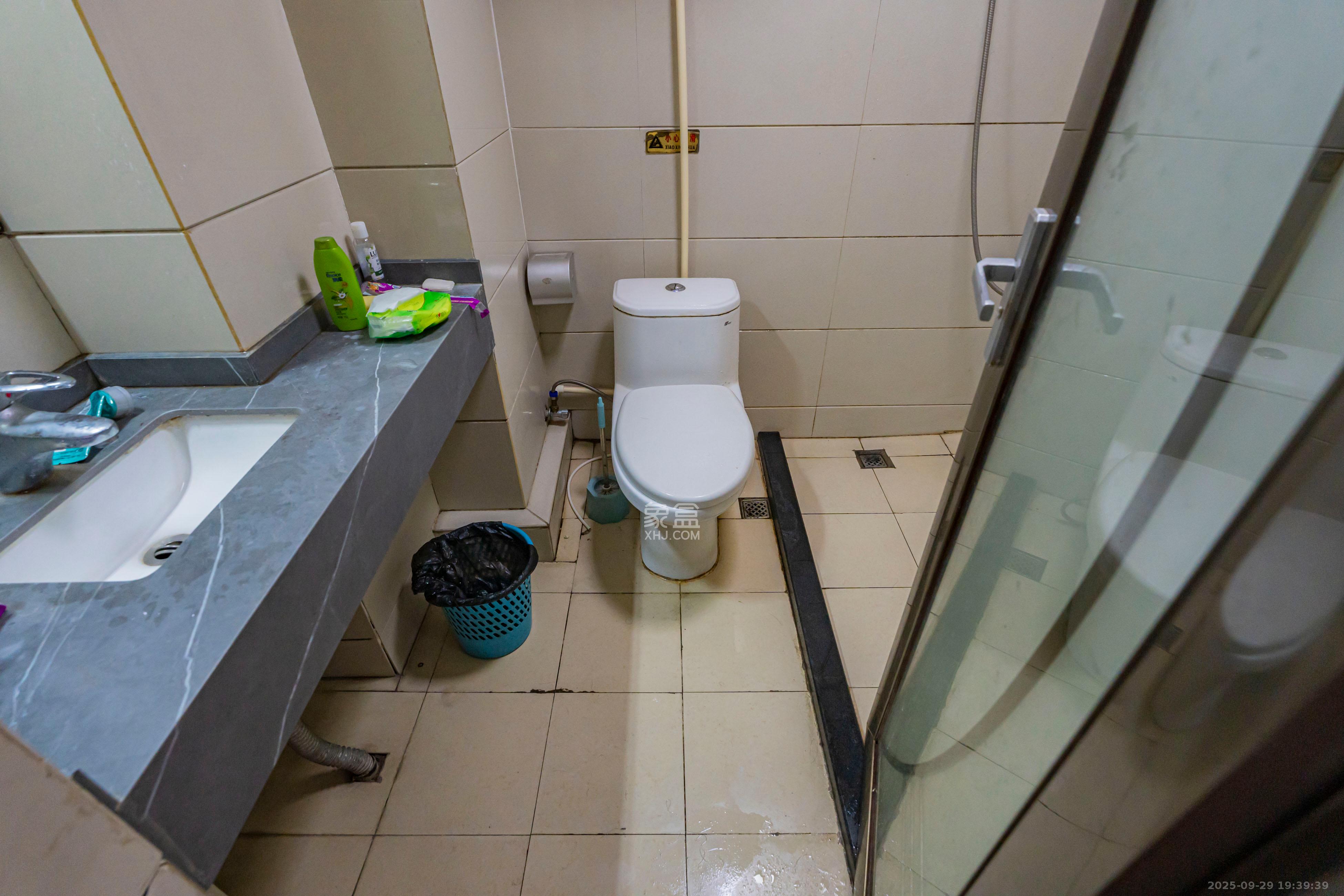 名富公寓 1室1厅1卫 30.0万 名富公寓 1室1厅1卫 30.0万卫生间