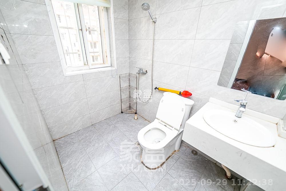 都市春天 3室2厅1卫 2800.0元/月 都市春天 3室2厅1卫 2800.0元/月室内图