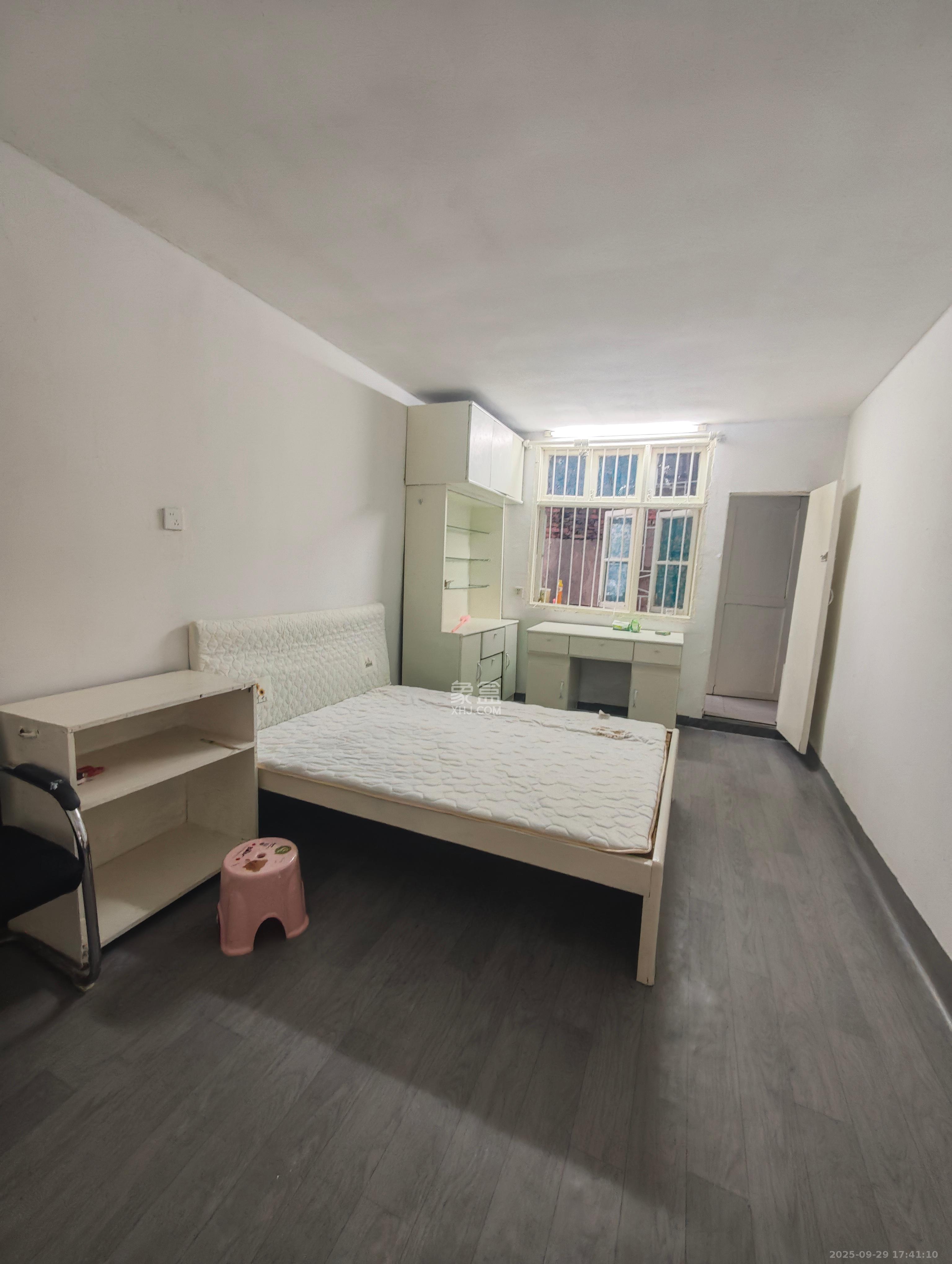 上胡家花园散盘  3室1厅2卫    2000.0元/月室内图