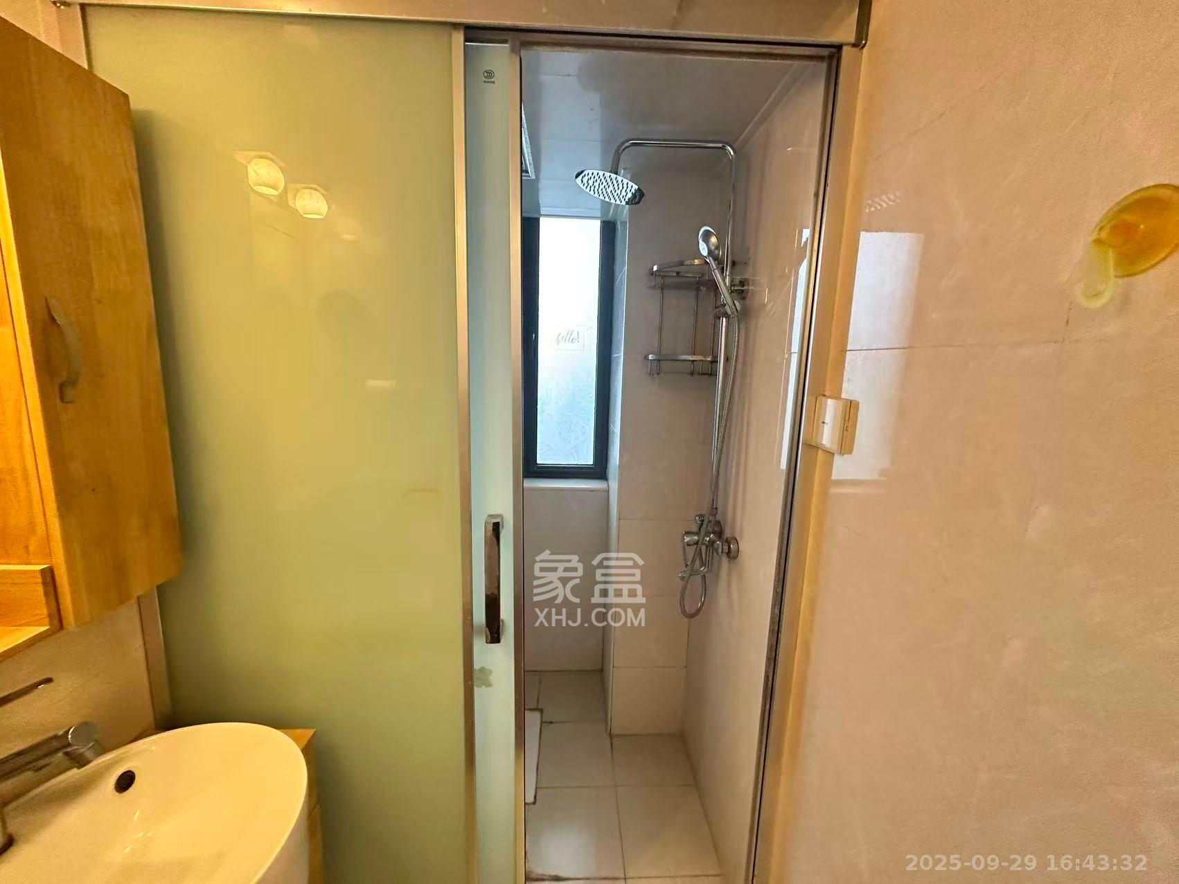和顺洋湖壹号  3室2厅2卫   2800.00元/月室内图