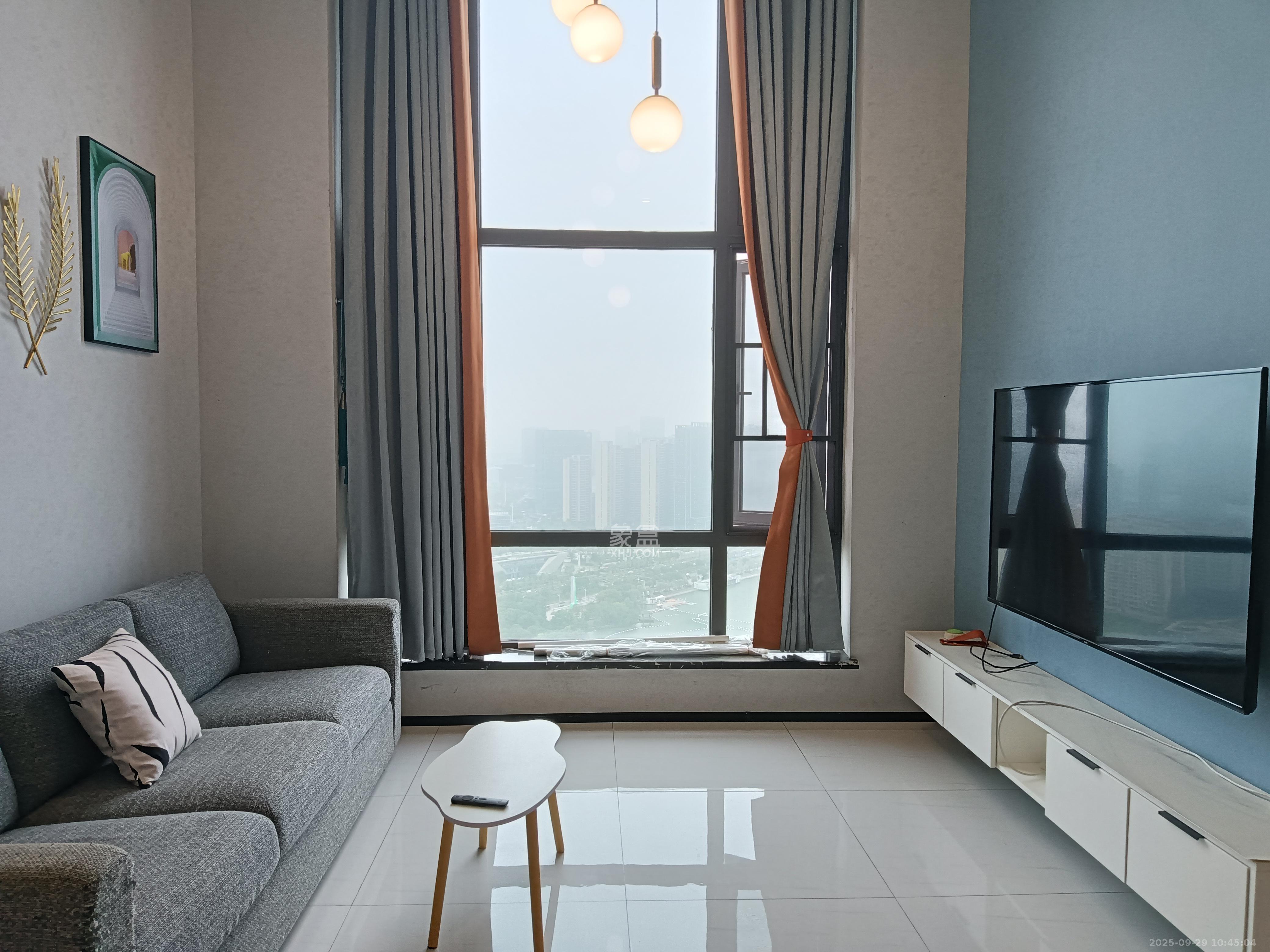 藏珑湖上公馆  3室2厅2卫    5800.0元/月室内图