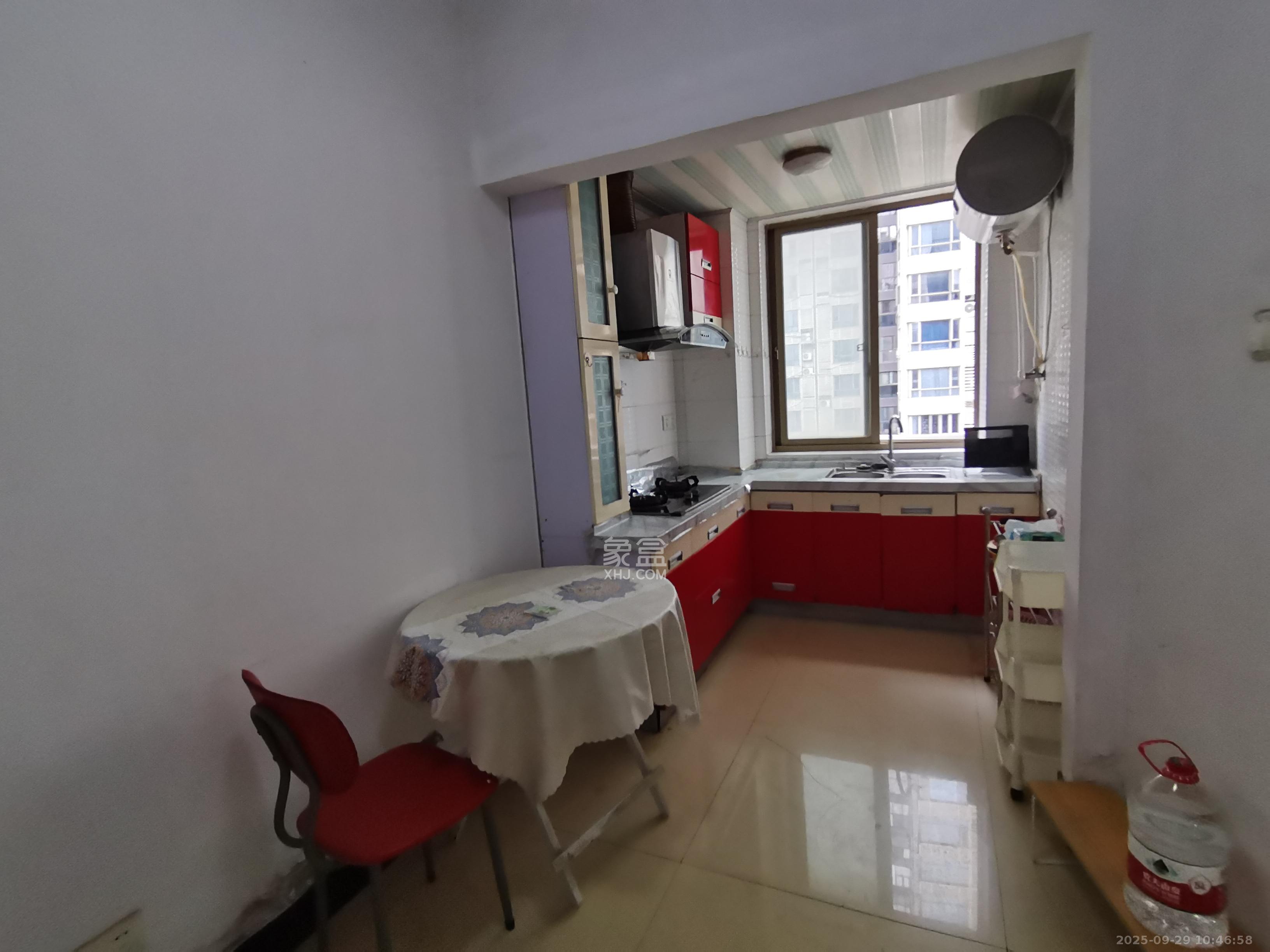 层上观邸  1室2厅1卫    1500.0元/月室内图