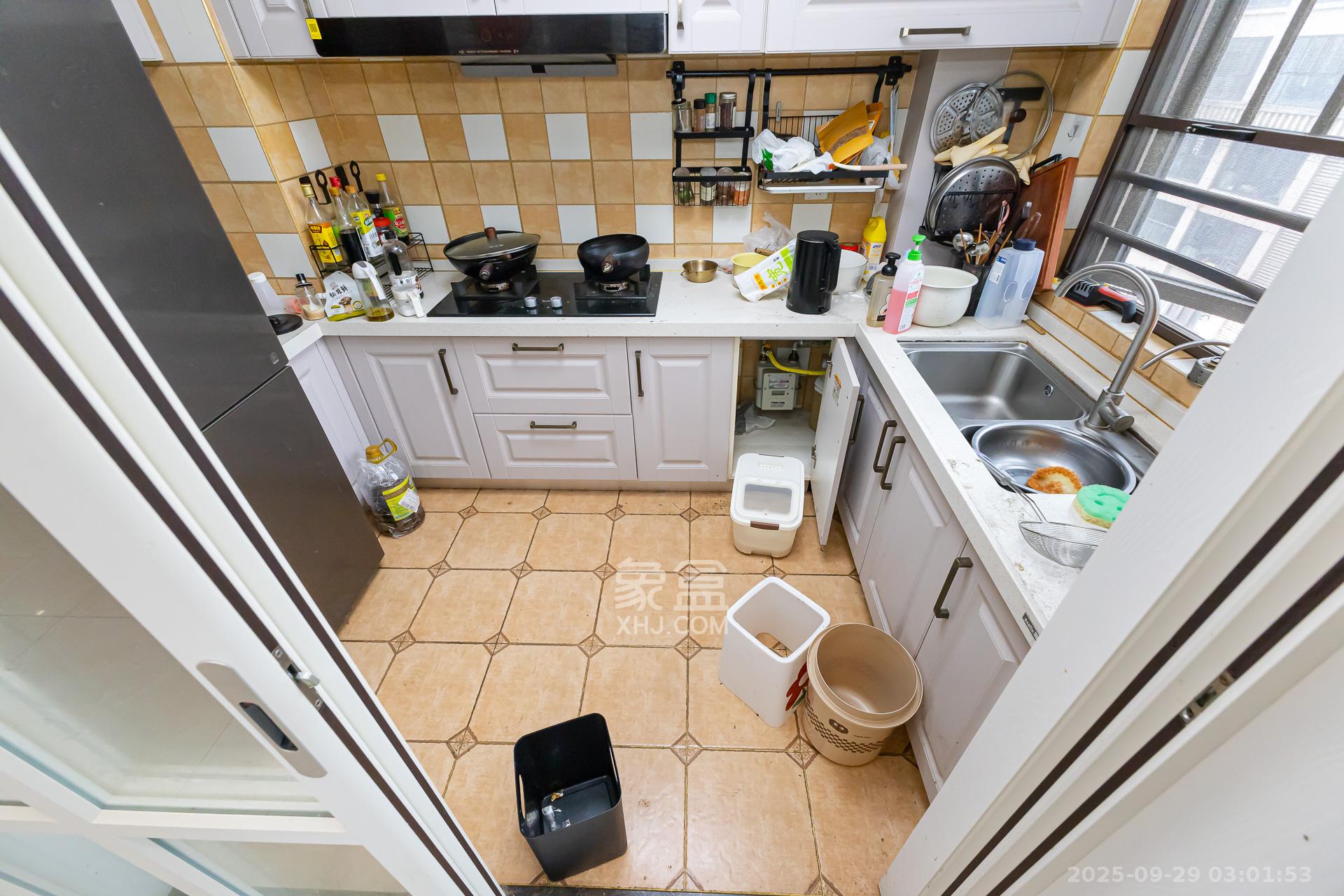 润和滨江府  4室2厅2卫    142.0万厨房