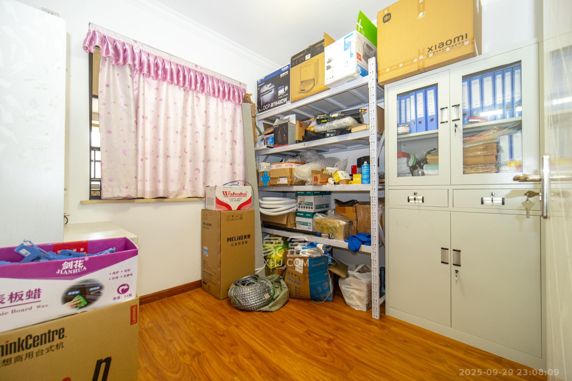 金科时代中心 3室2厅1卫 55.8万 金科时代中心 3室2厅1卫 55.8万卧室