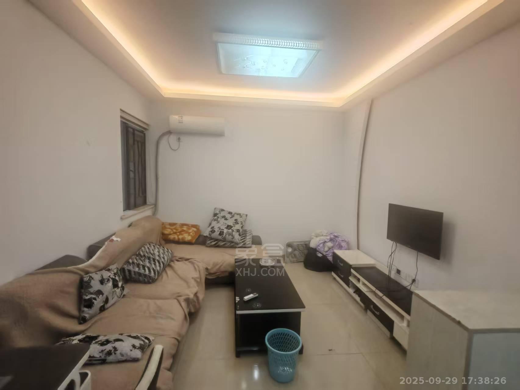 华晨御园  2室2厅1卫    1600.0元/月室内图1