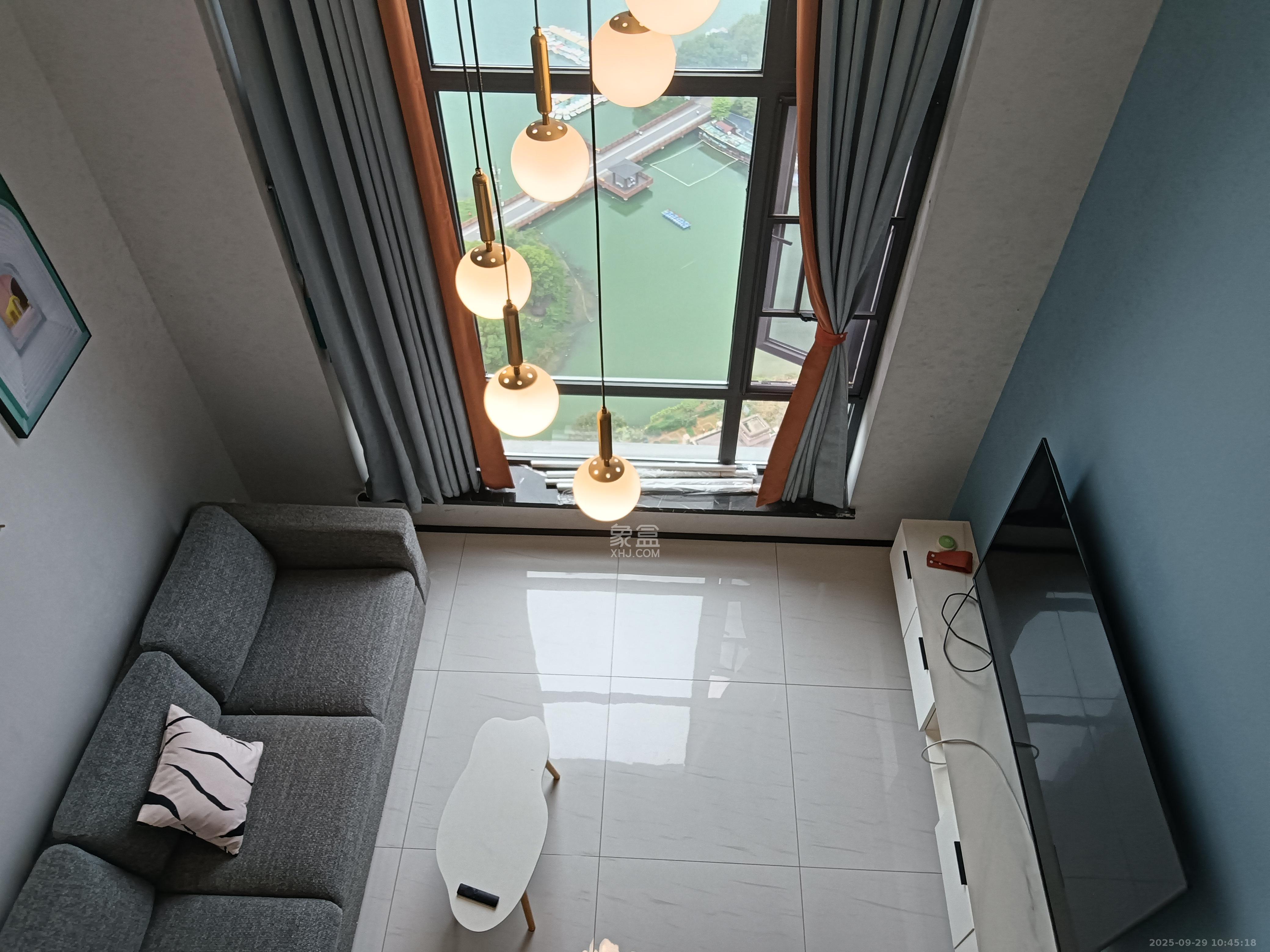 藏珑湖上公馆 3室2厅2卫 5800.0元/月 藏珑湖上公馆 3室2厅2卫 5800.0元/月室内图