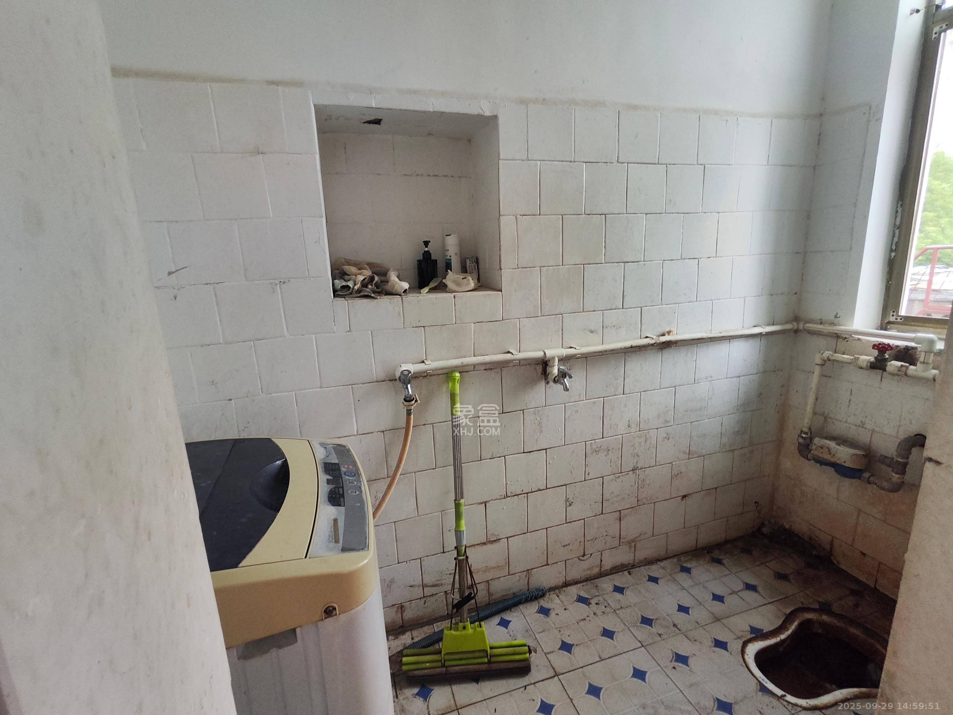 五一东村  3室1厅1卫    1800.0元/月室内图