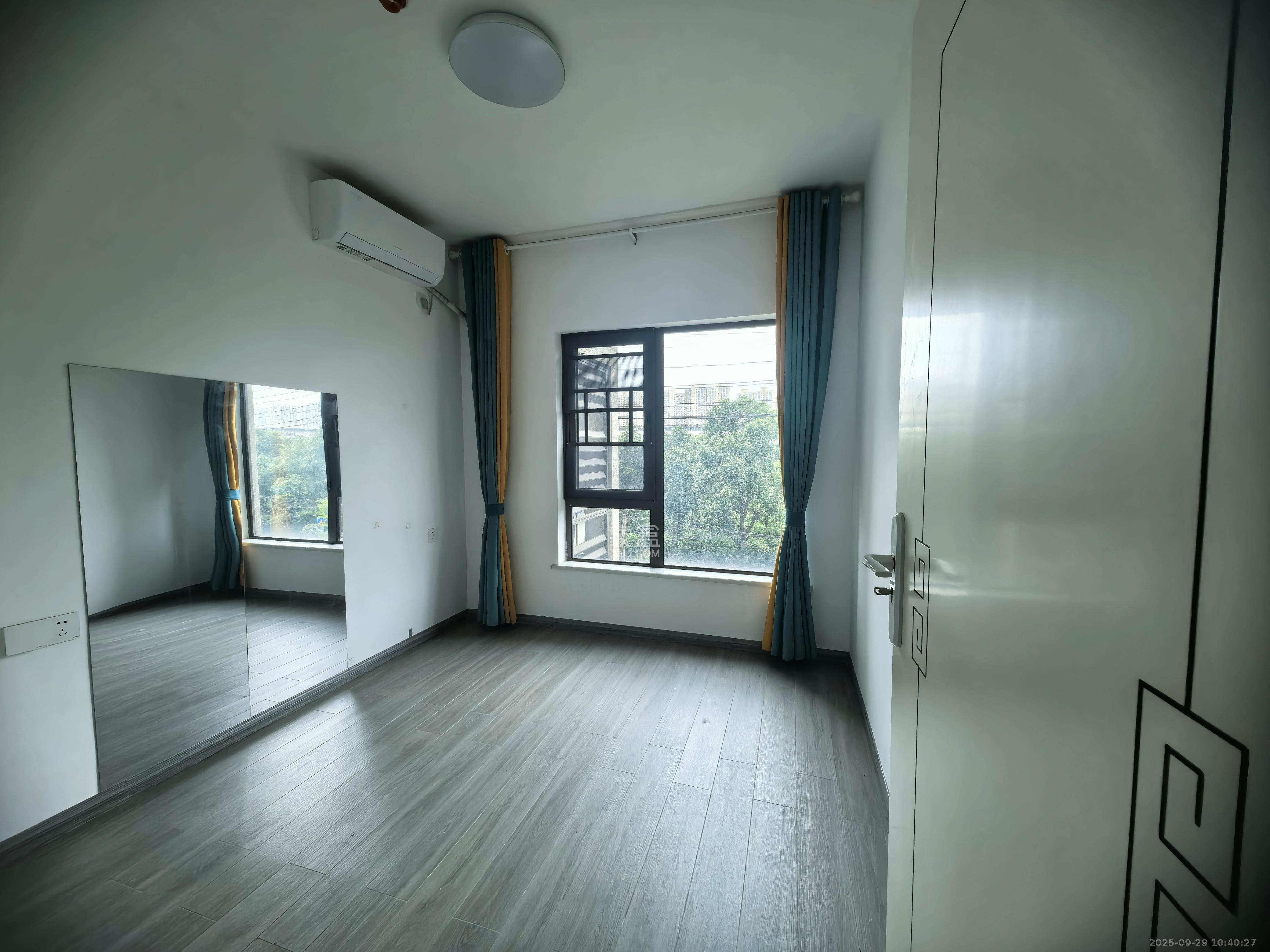 阳光城尚东湾愉景苑  3室2厅2卫    2500.0元/月室内图