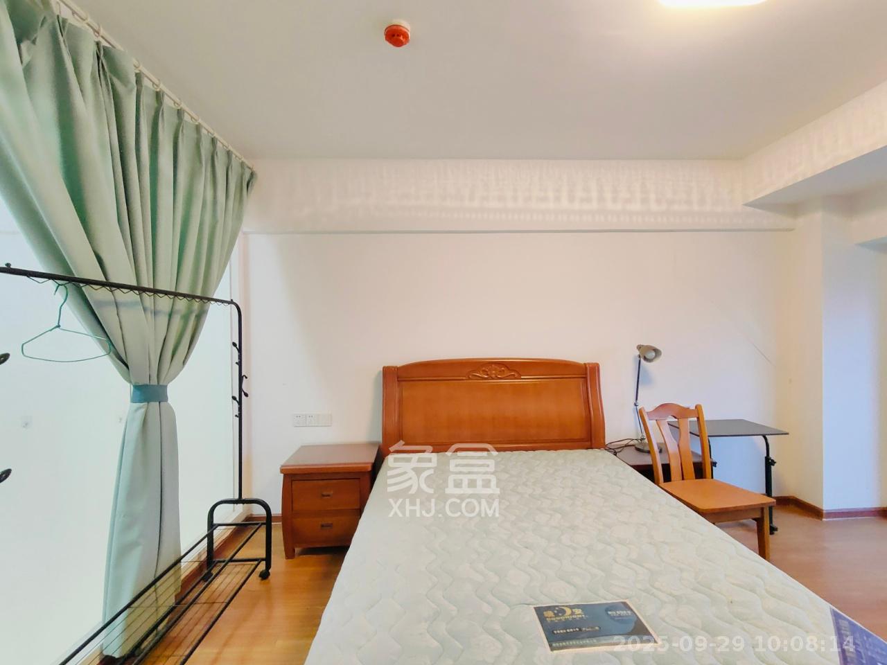 麓江春 3室2厅1卫 2400.0元/月 麓江春 3室2厅1卫 2400.0元/月室内图