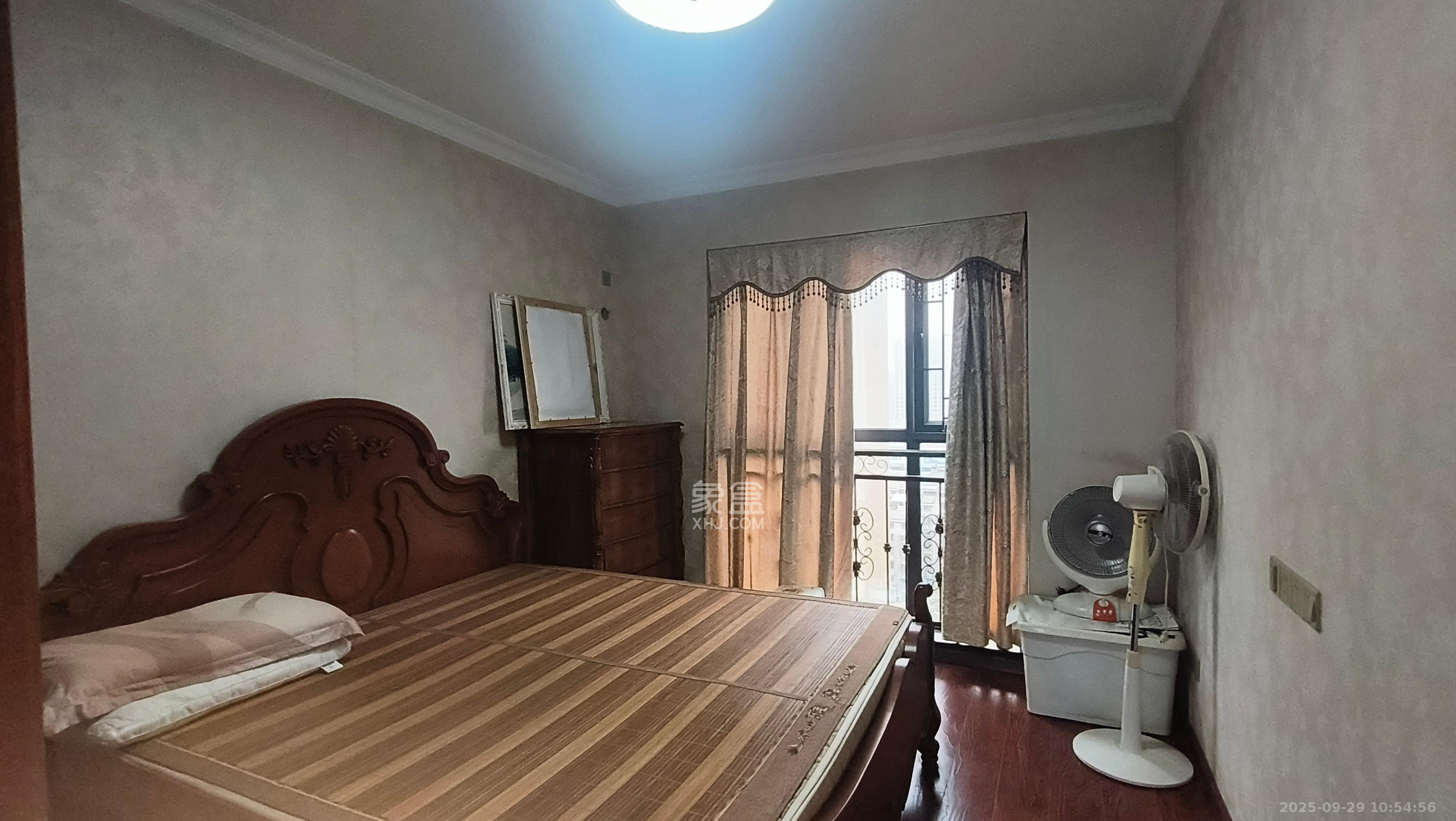 东岸梅园小区 4室2厅2卫 3500.0元/月 东岸梅园小区 4室2厅2卫 3500.0元/月室内图