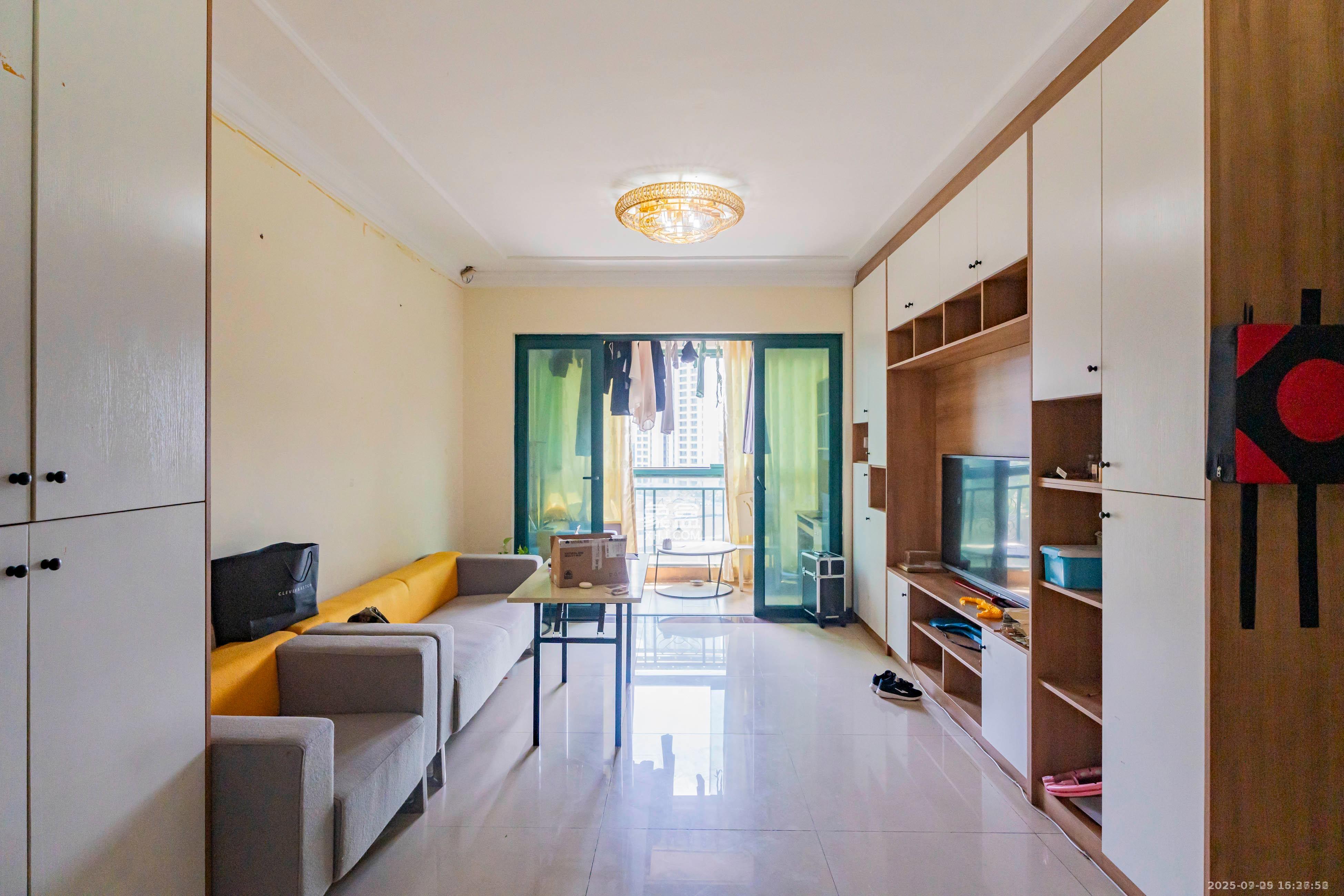 恒大雅苑 2室2厅1卫 2300.0元/月 恒大雅苑 2室2厅1卫 2300.0元/月室内图