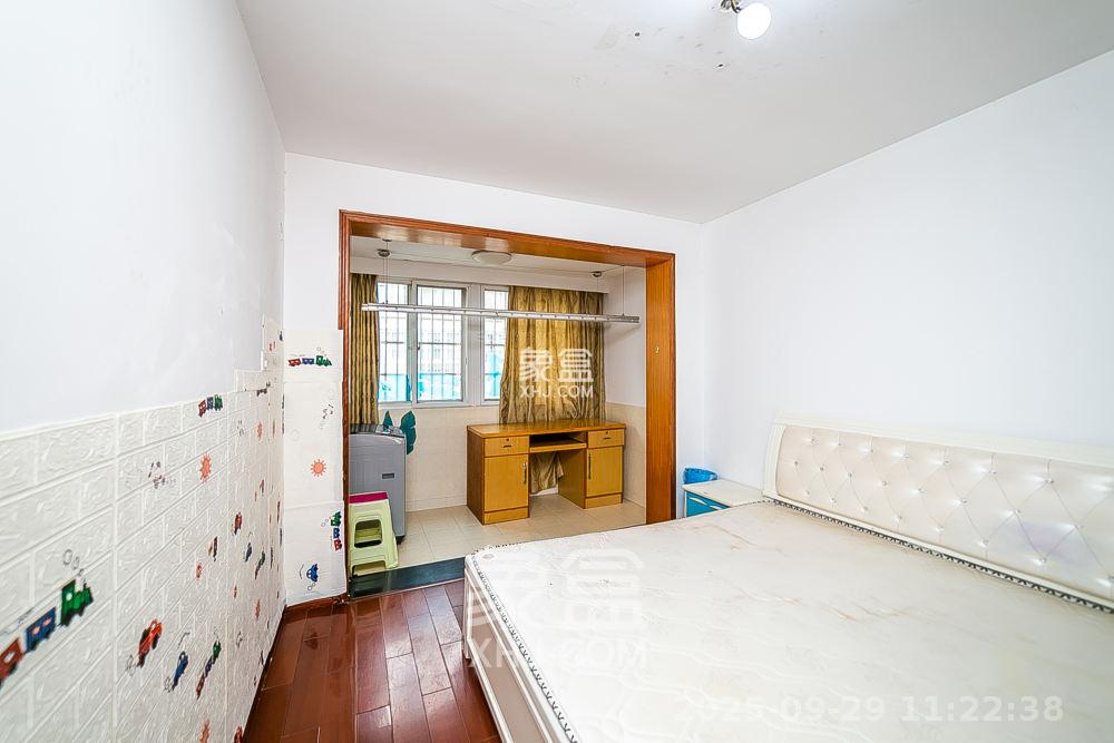 都市春天 3室2厅1卫 2800.0元/月 都市春天 3室2厅1卫 2800.0元/月室内图