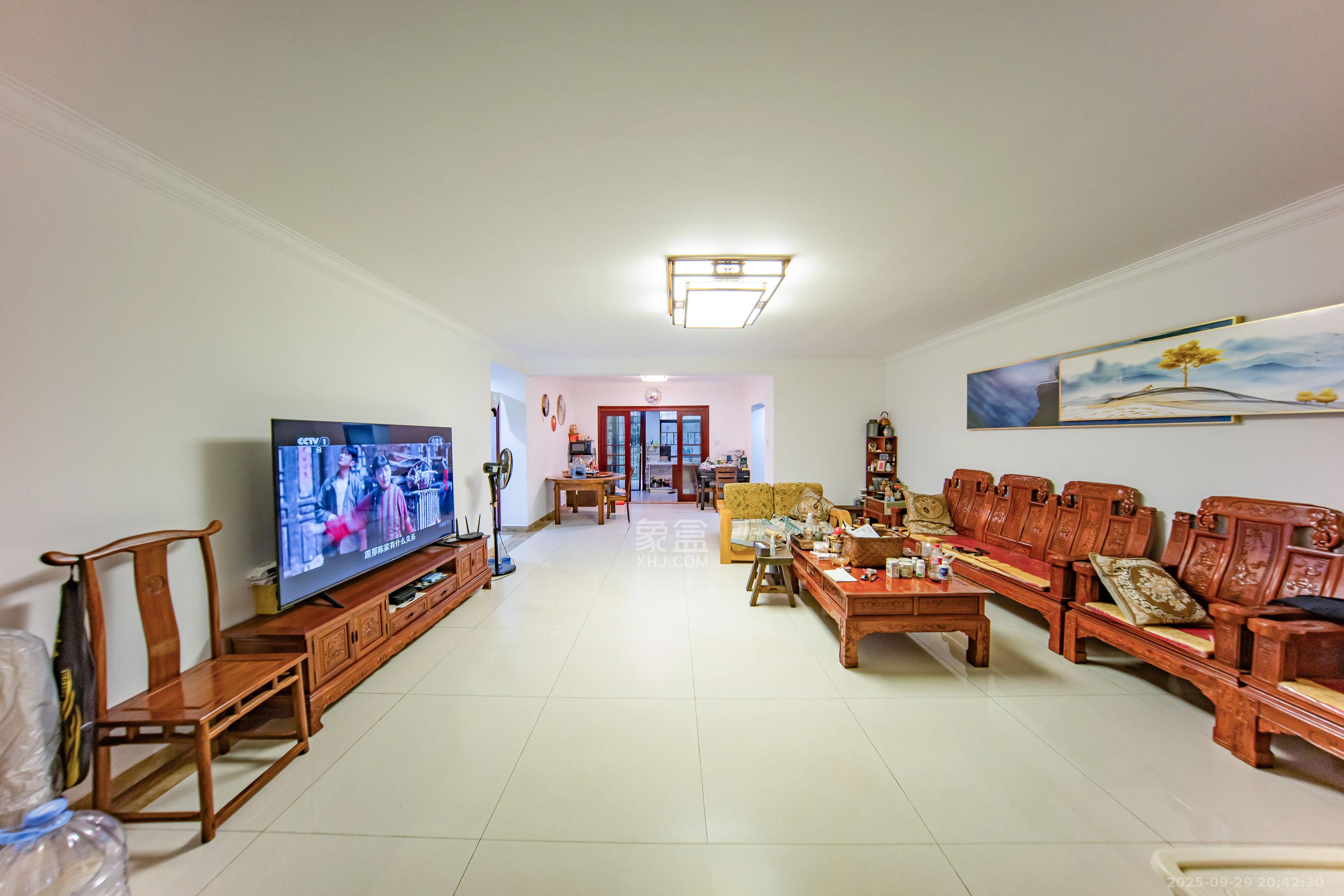 江山帝景雅典  4室2厅2卫    186.0万